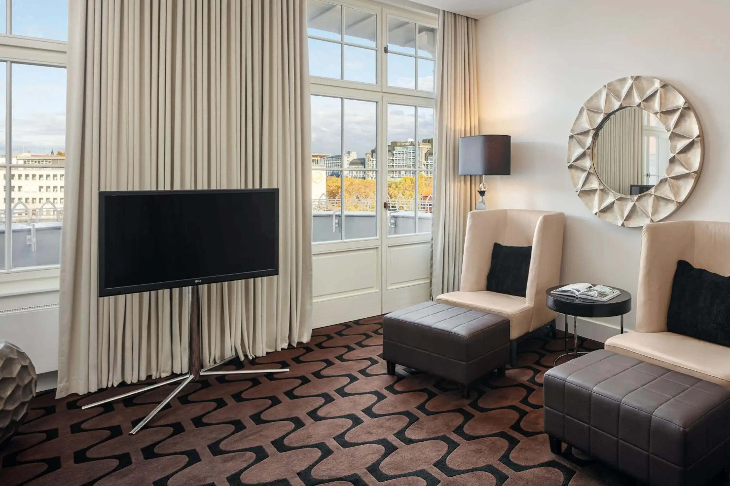 Living room in Roomers Berlin Steinplatz, Autograph Collection Living room in Roomers Berlin Steinplatz, Autograph Collection