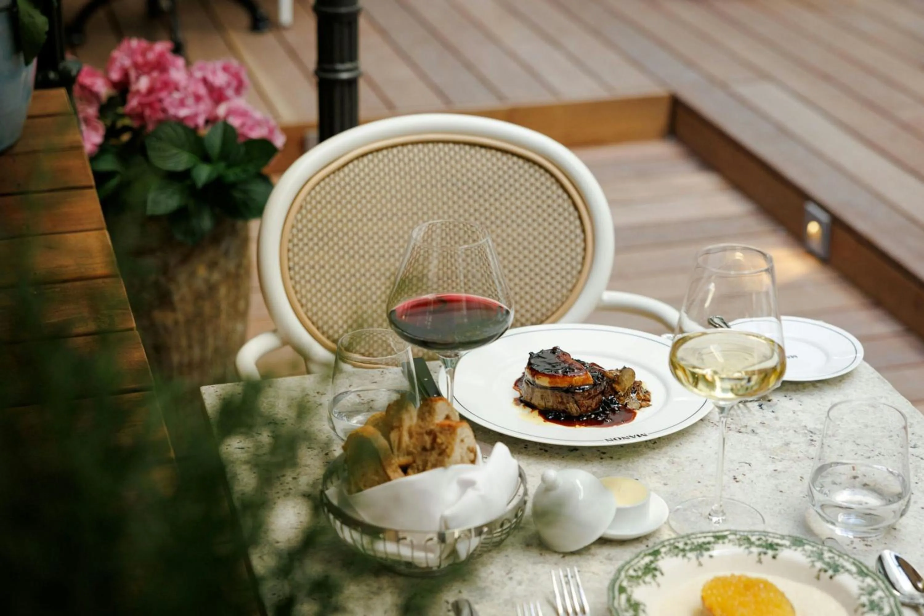 Restaurant/places to eat in Roomers Berlin Steinplatz, Autograph Collection