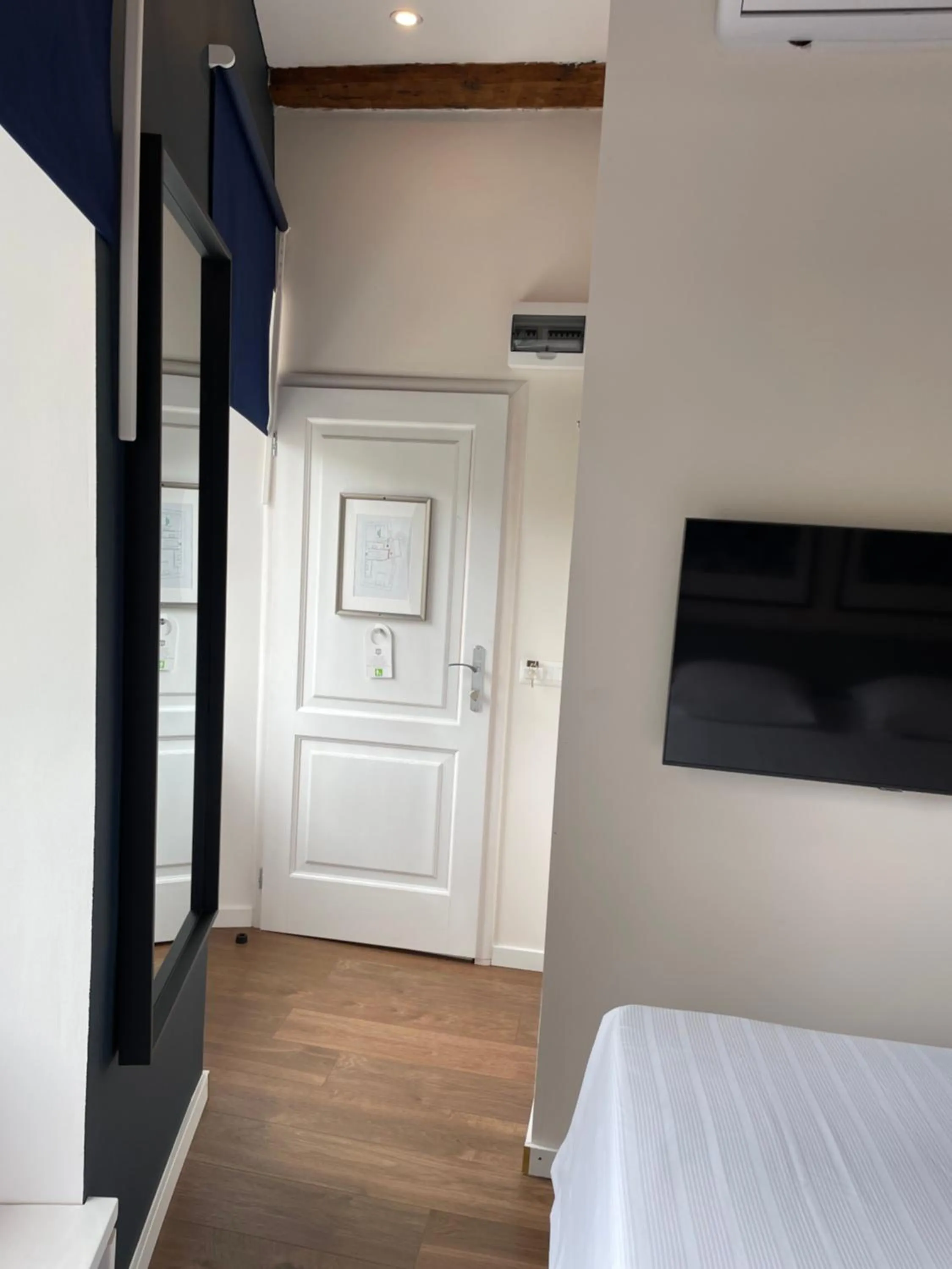 Bedroom, Bed in TRE RE - self check in