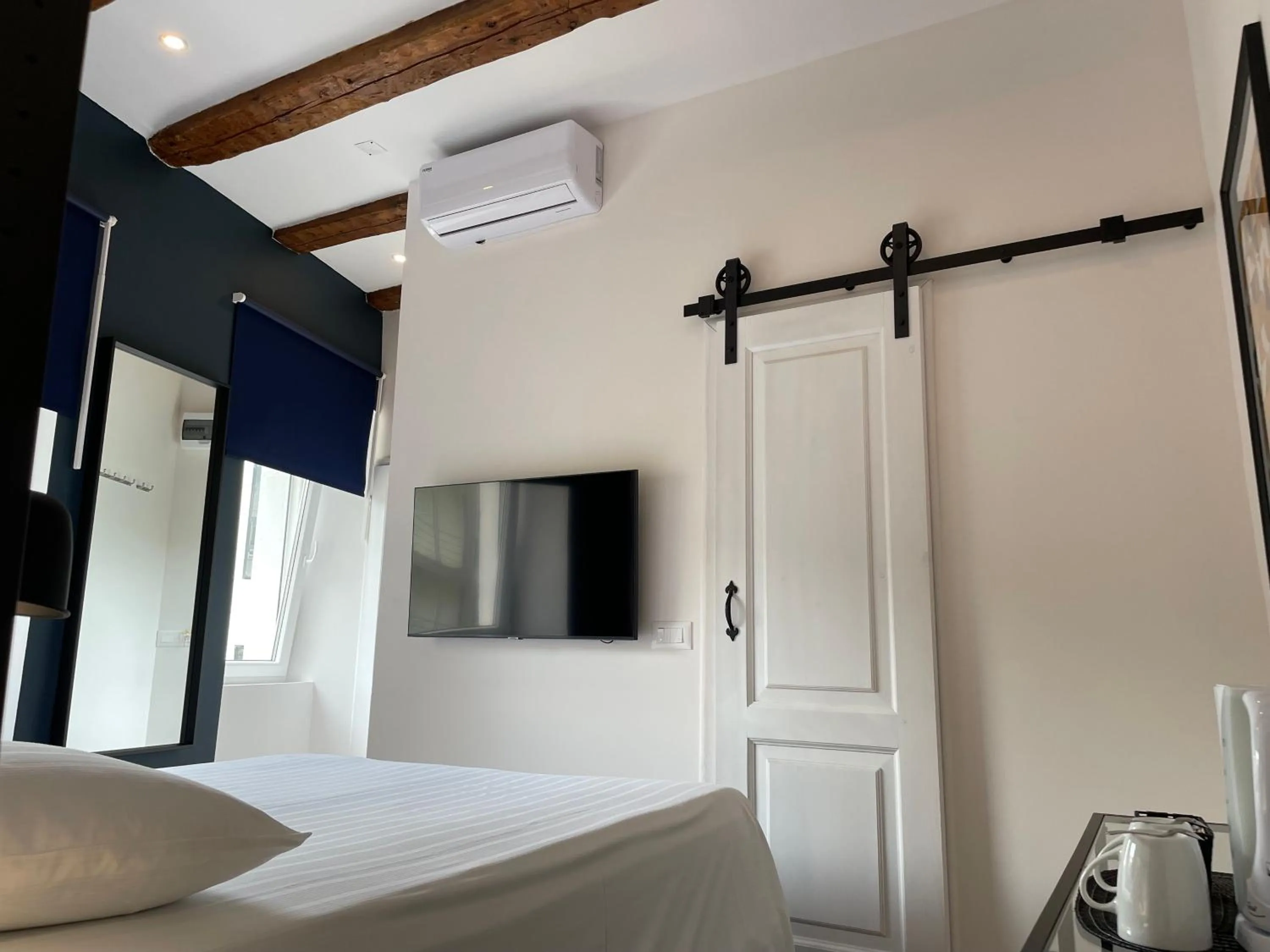 Bedroom, Bed in TRE RE - self check in