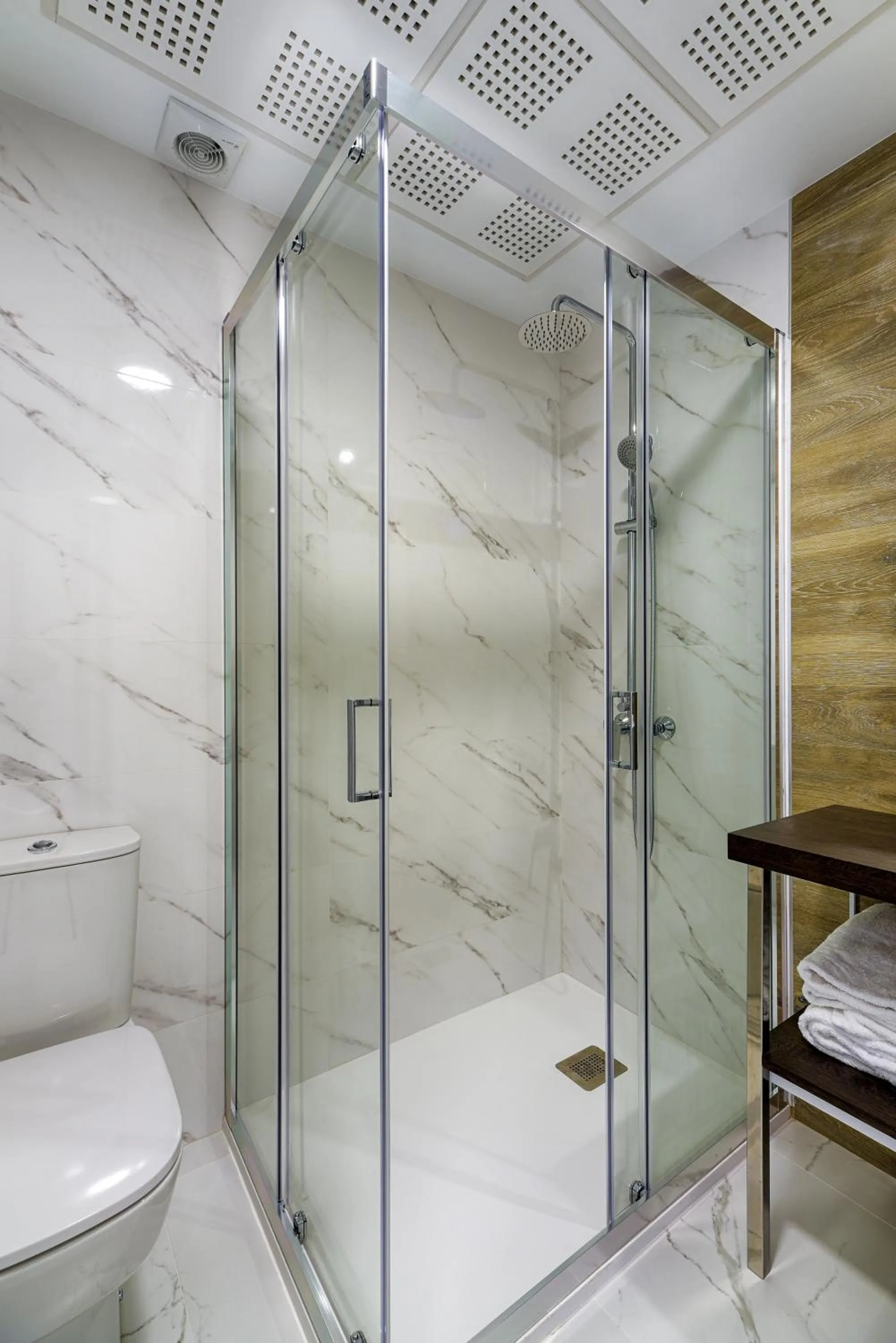 Bathroom in TH Apartments by Como en Casa