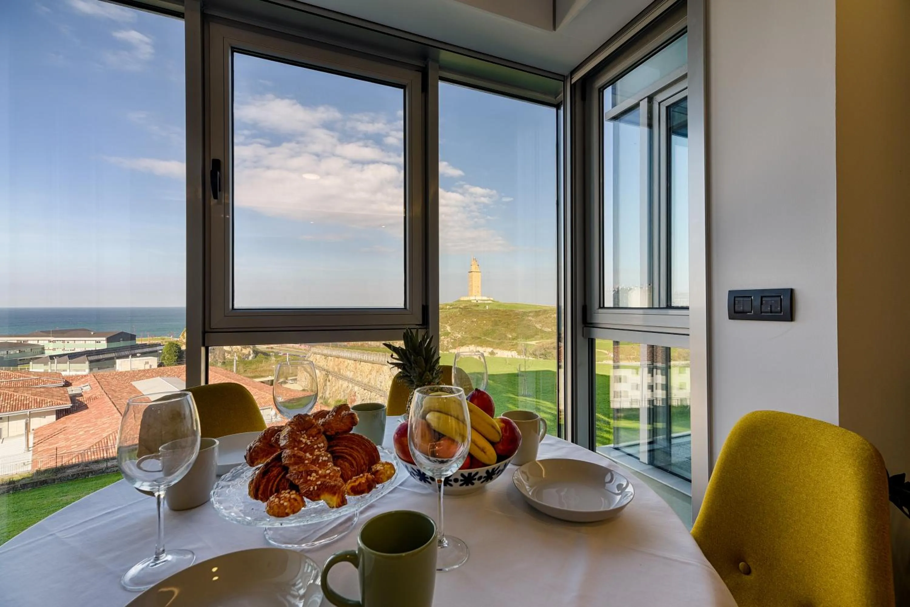 Dining area in TH Apartments by Como en Casa