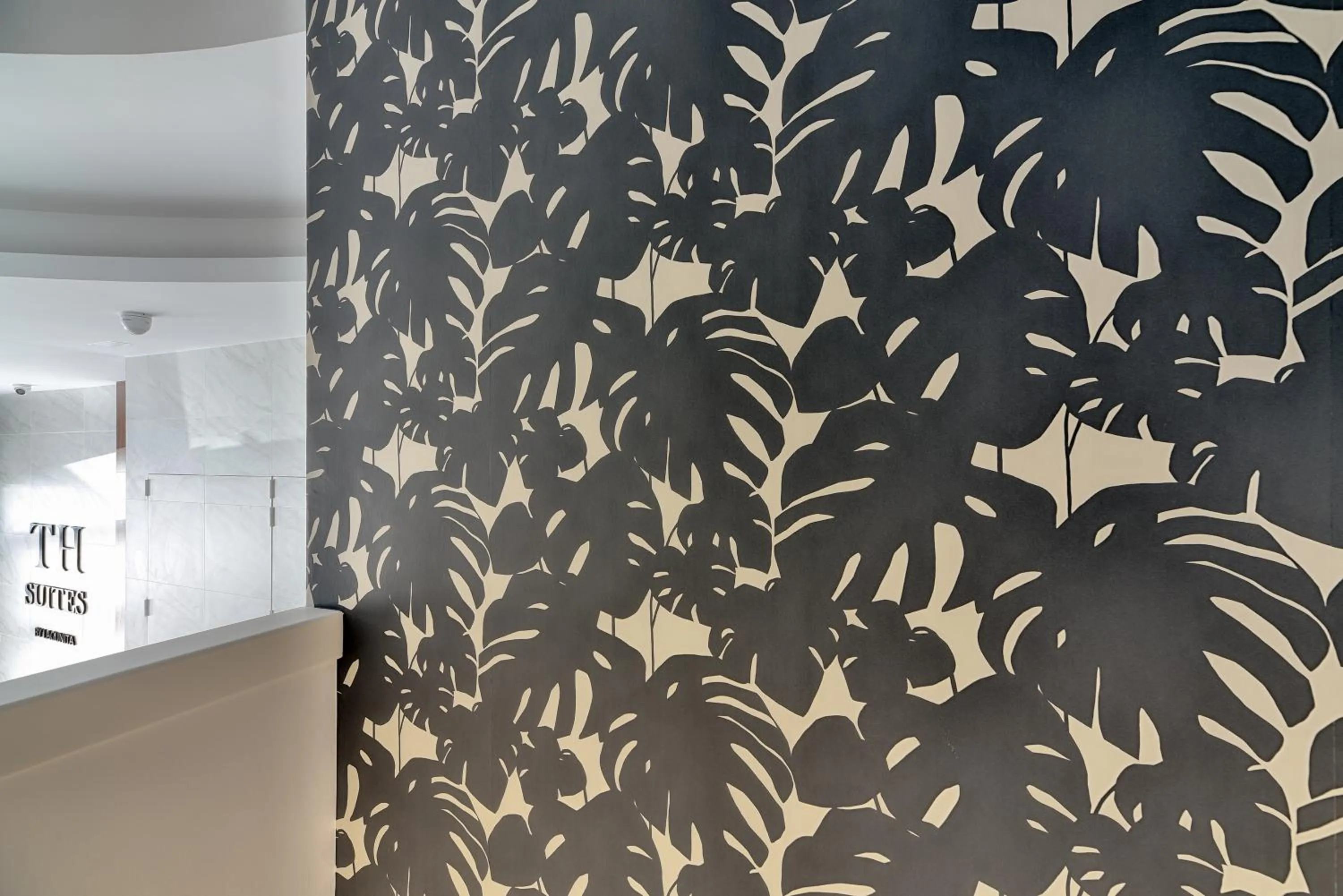 Facade/entrance in TH Apartments by Como en Casa