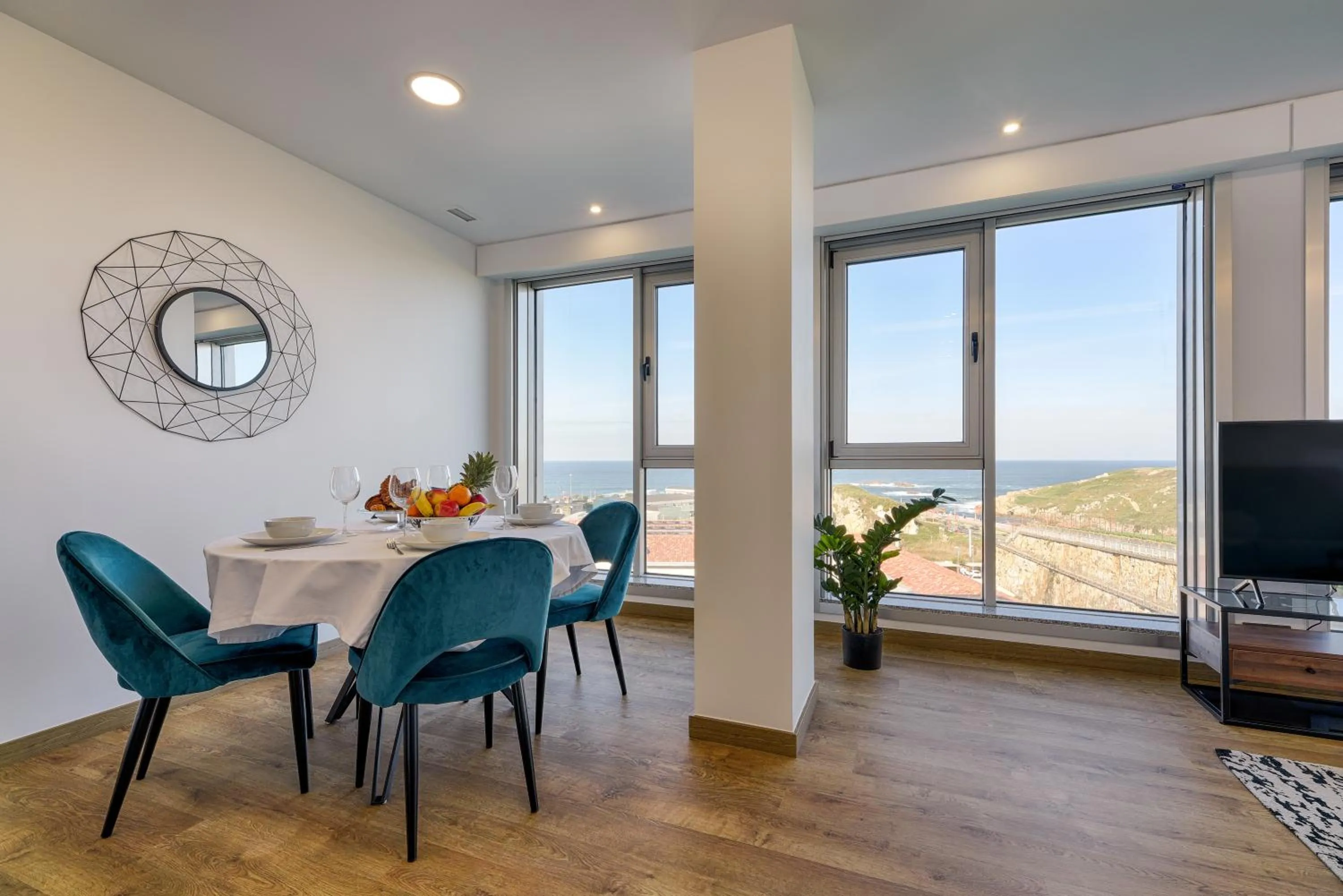 Dining area in TH Apartments by Como en Casa