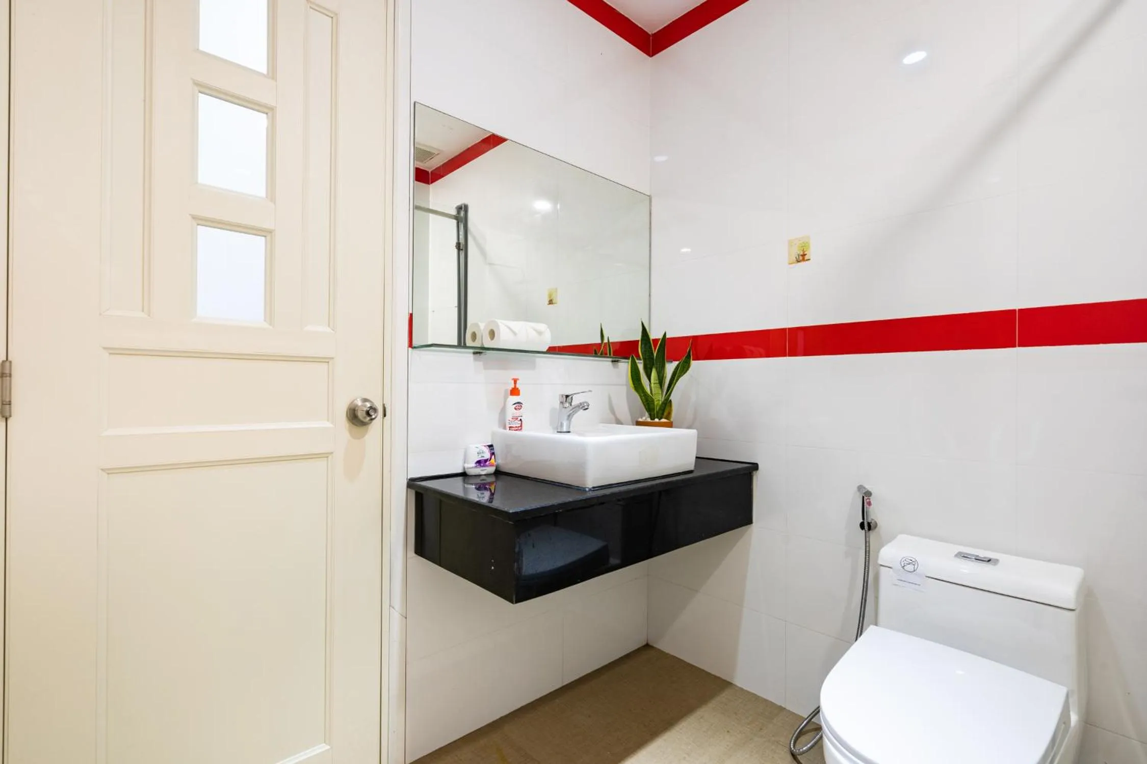 Toilet in Friday Saigon Centre Homestay