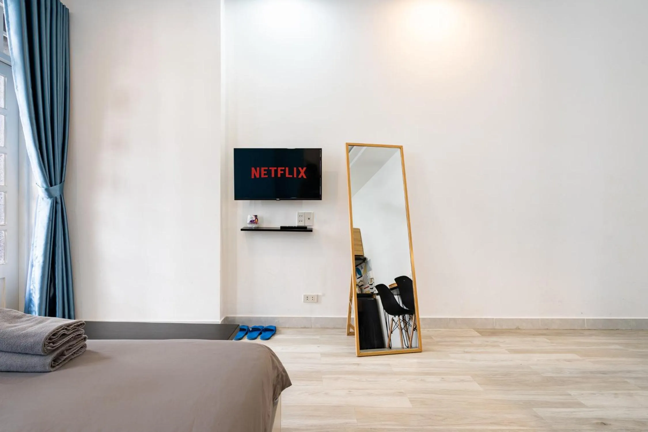 Communal lounge/ TV room, Bed in Friday Saigon Centre Homestay