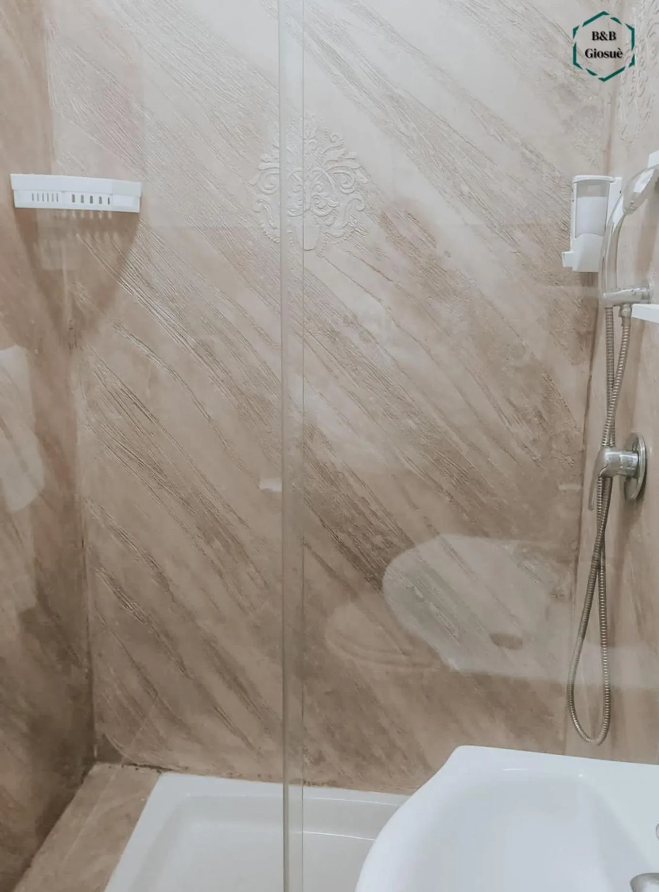 Bathroom in B&B Giosuè