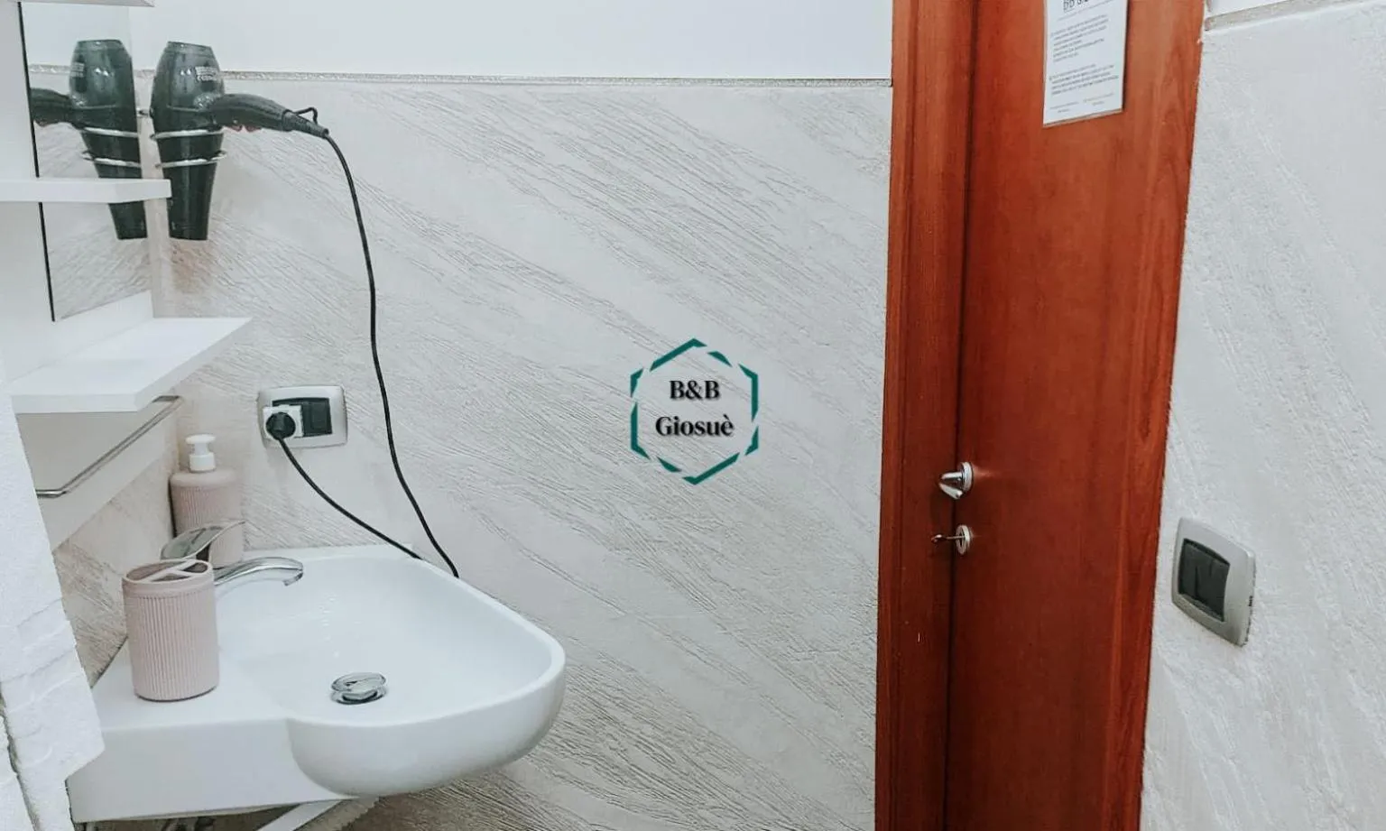 Bathroom in B&B Giosuè