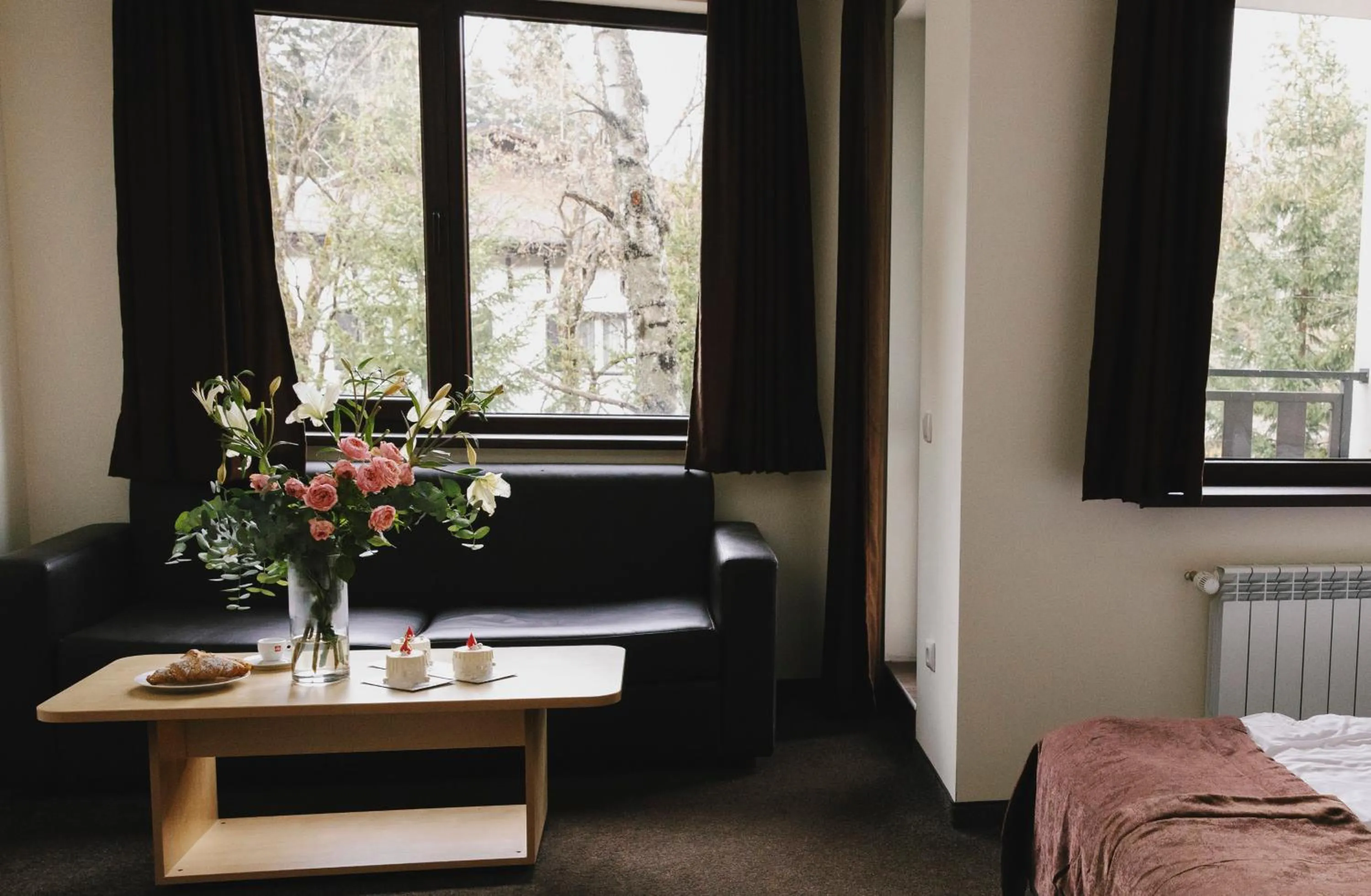 Bed in Borovets Green Hotel