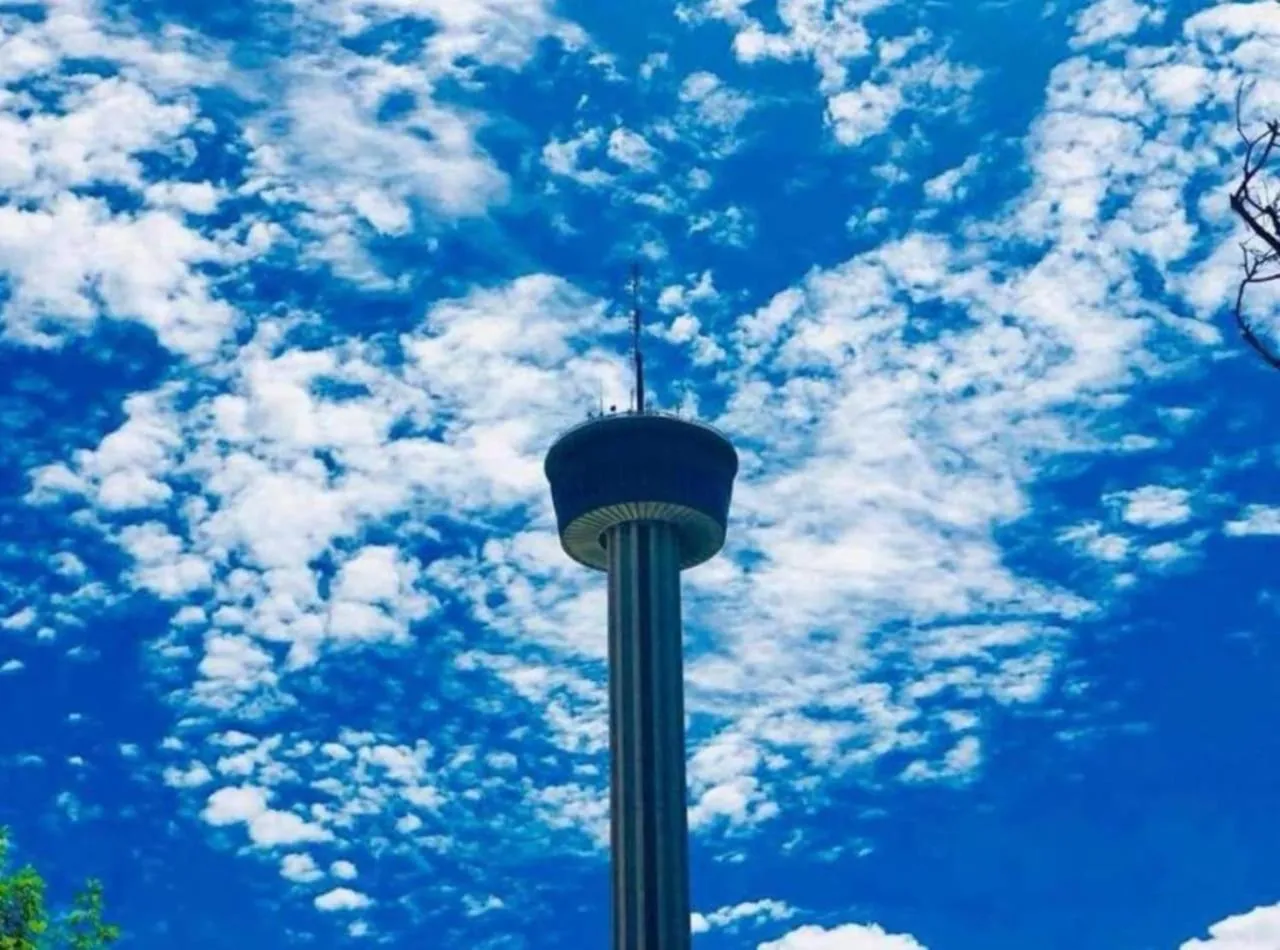 City view in Guest House with Loft Near Downtown