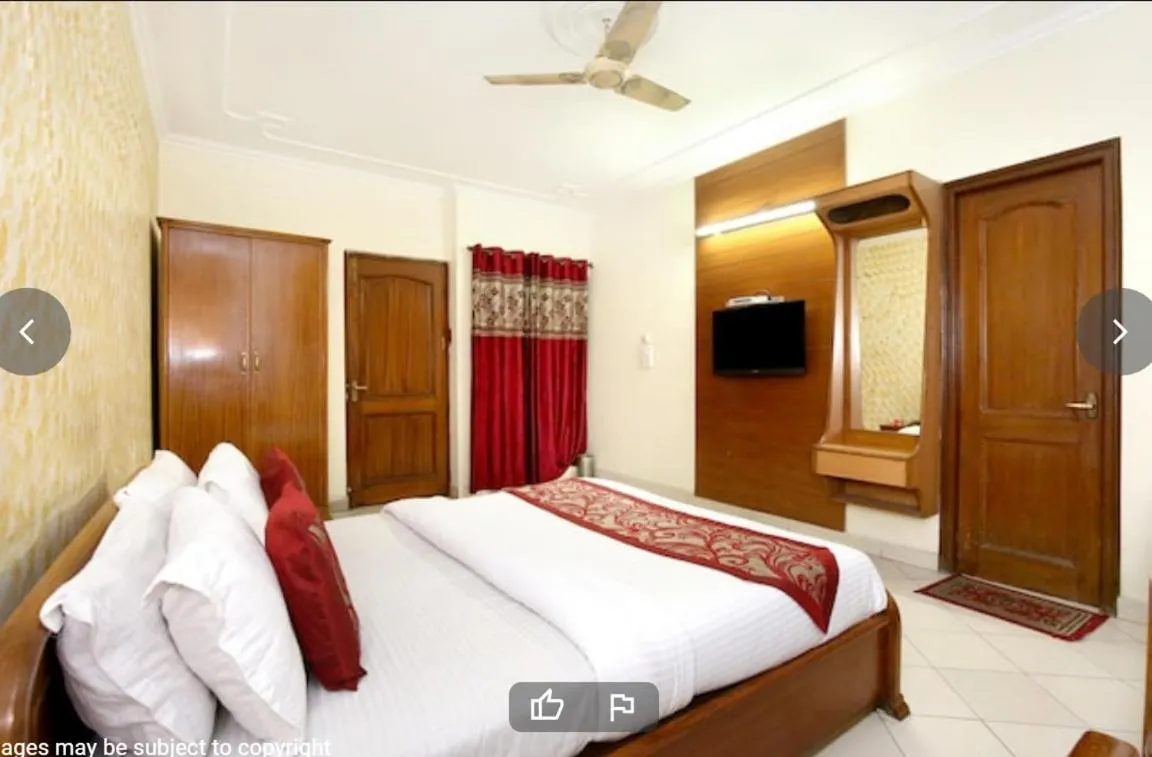 Bed in Hotel Paradise Chandigarh