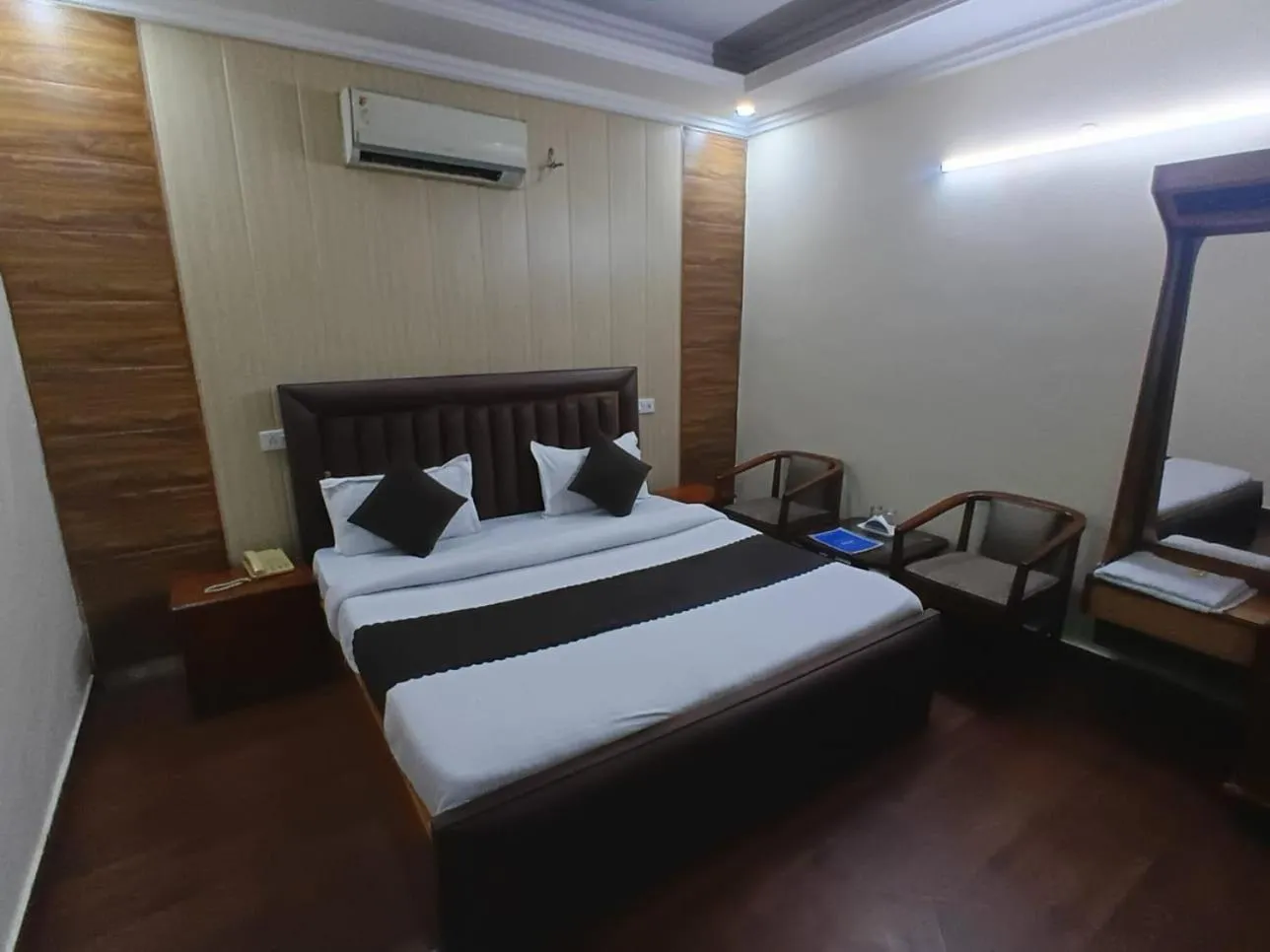 Bed in Hotel Paradise Chandigarh