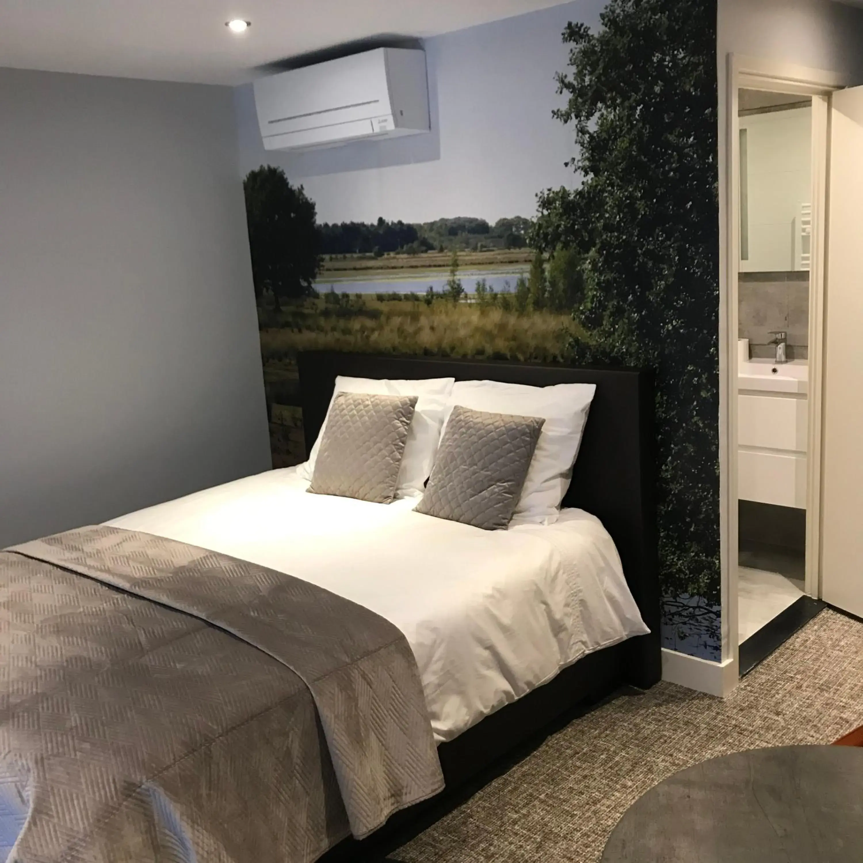 Triple Room with Private Bathroom in Boutique Hotel en B&B De Zwammenberg Triple Room with Private Bathroom in Boutique Hotel en B&B De Zwammenberg