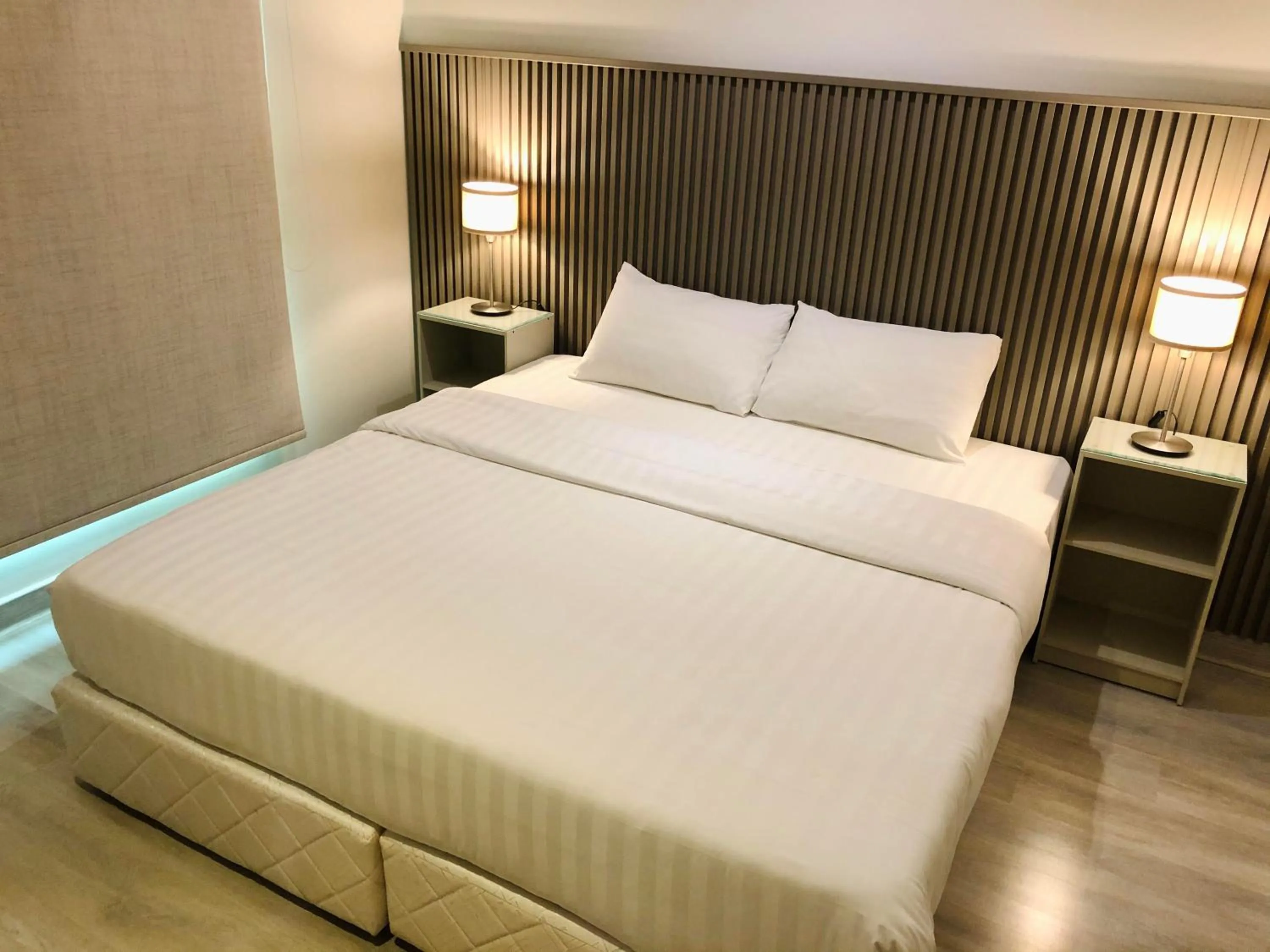 Bed in Times Square Suite Hotel