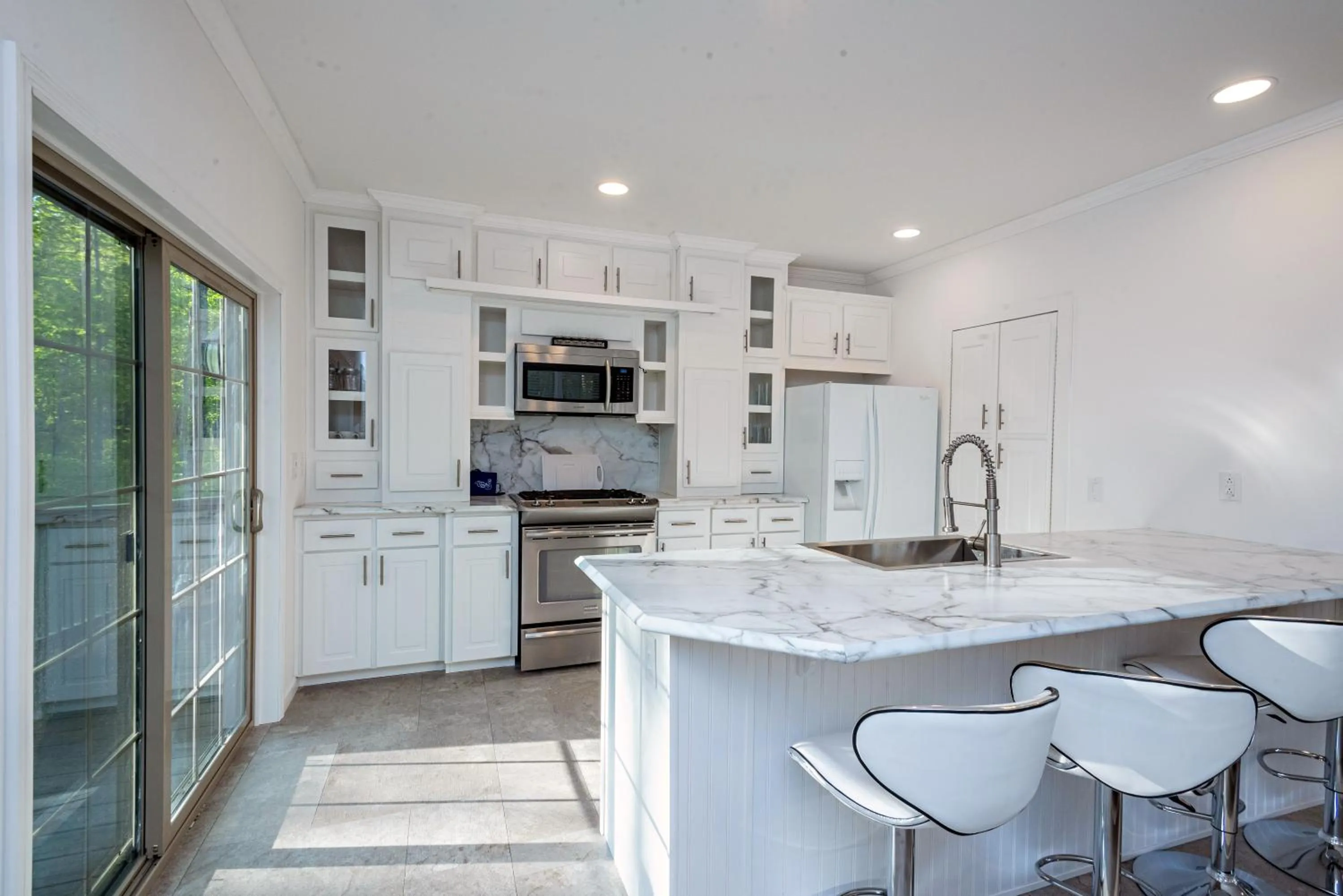 Kitchen or kitchenette in Swan Lake Resort