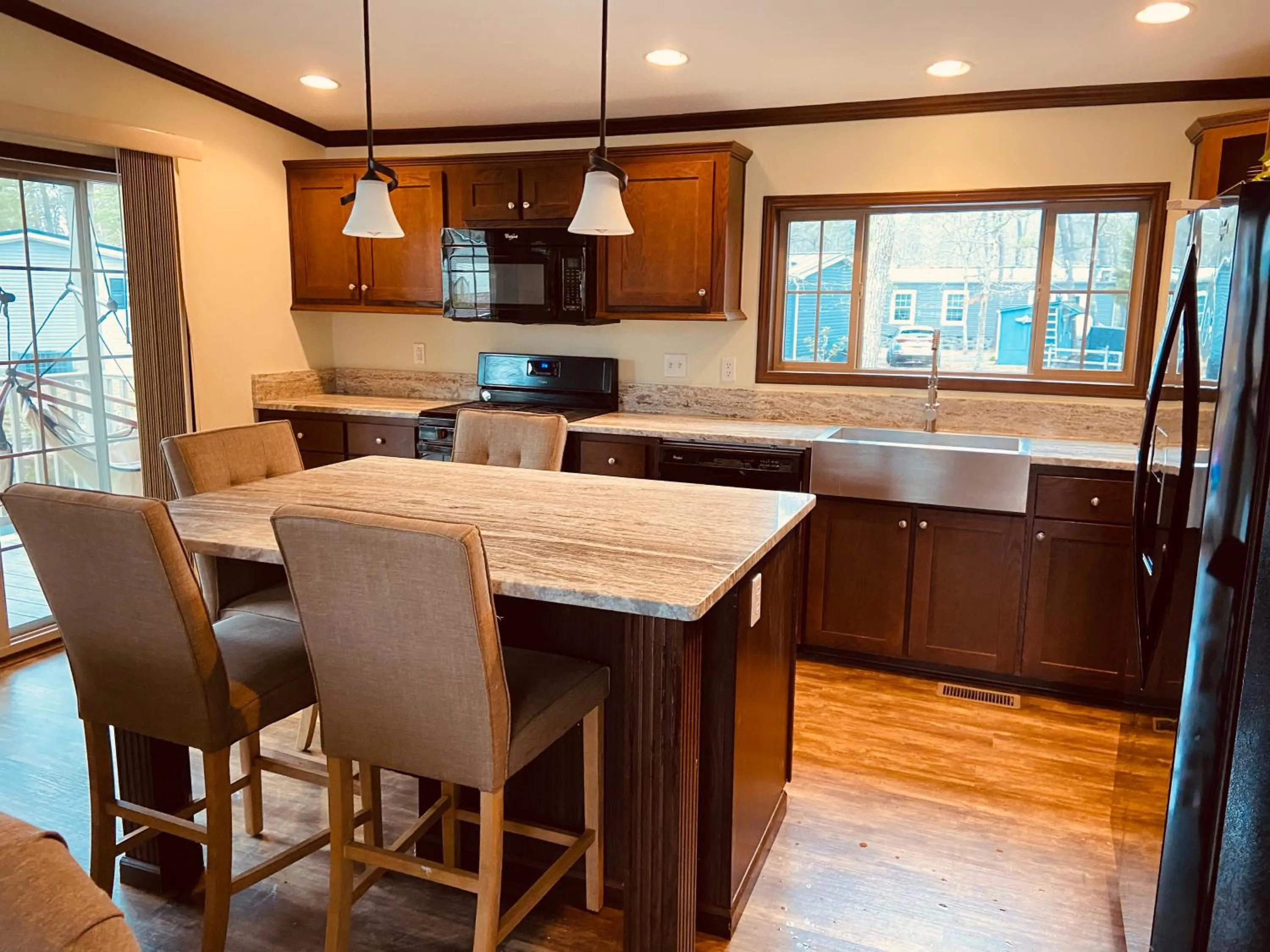 Kitchen or kitchenette in Swan Lake Resort