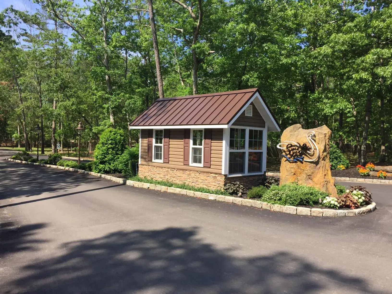 Facade/entrance in Swan Lake Resort Facade/entrance in Swan Lake Resort