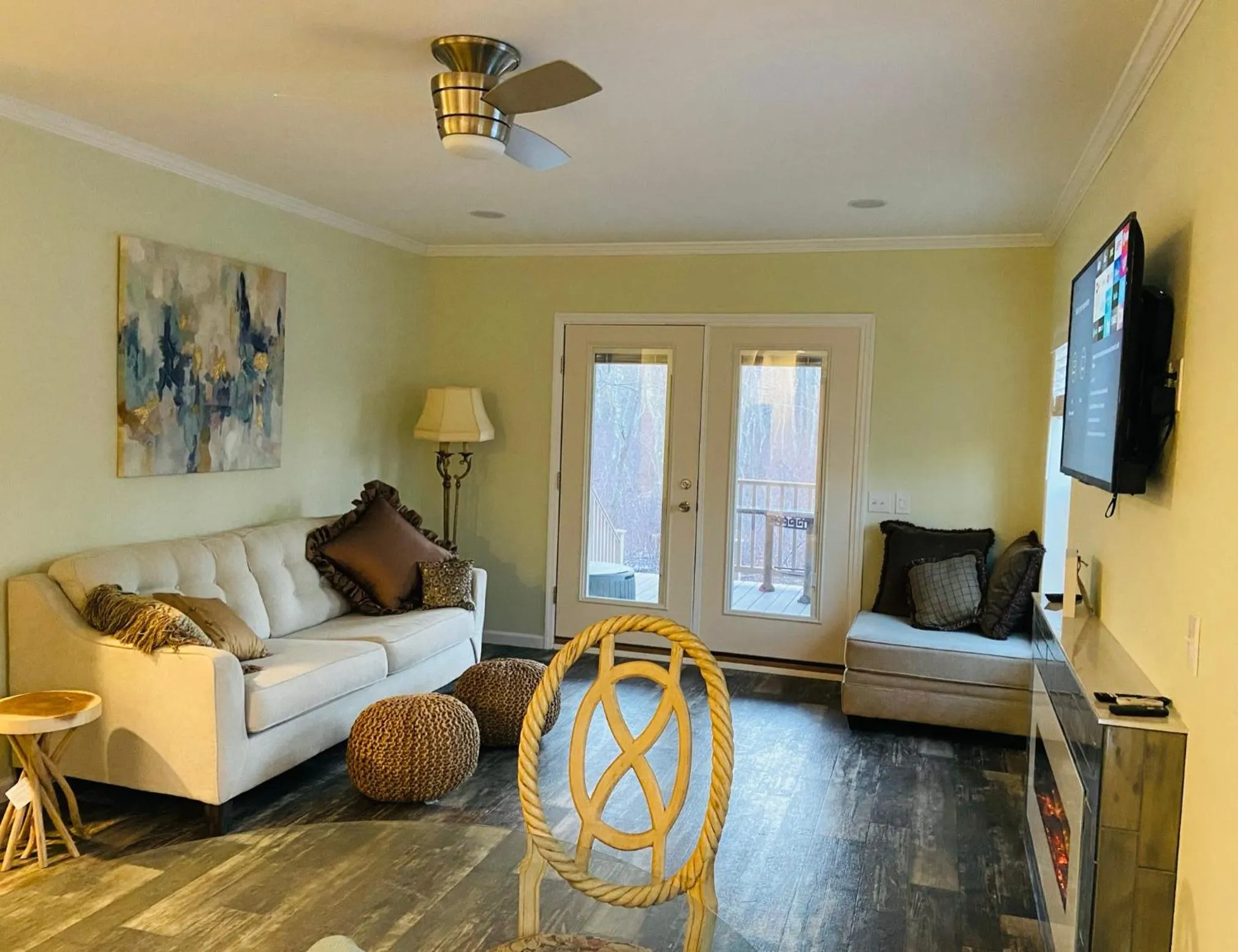 Living room in Swan Lake Resort