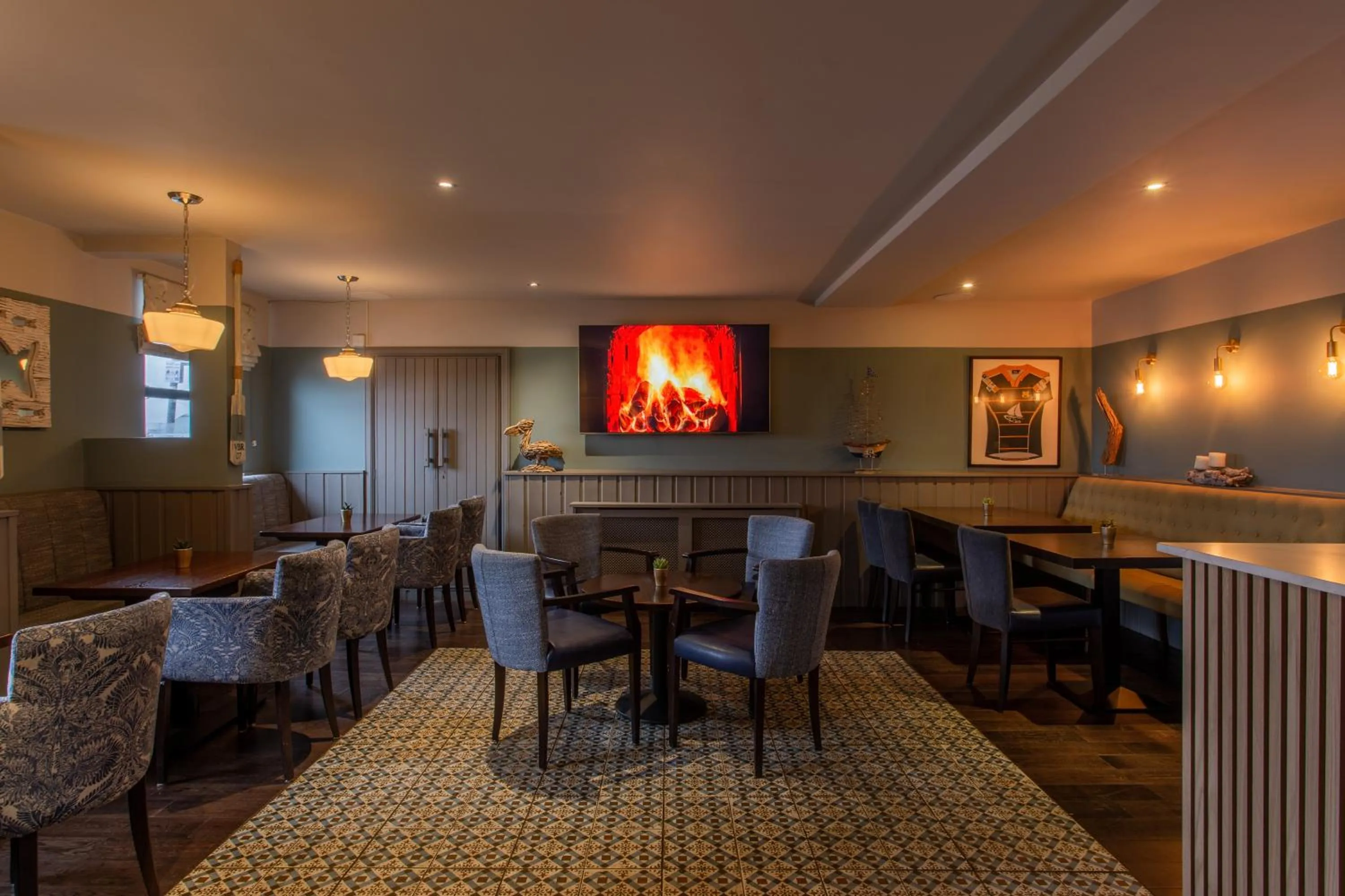 Restaurant/places to eat in Riva Boutique Hotel