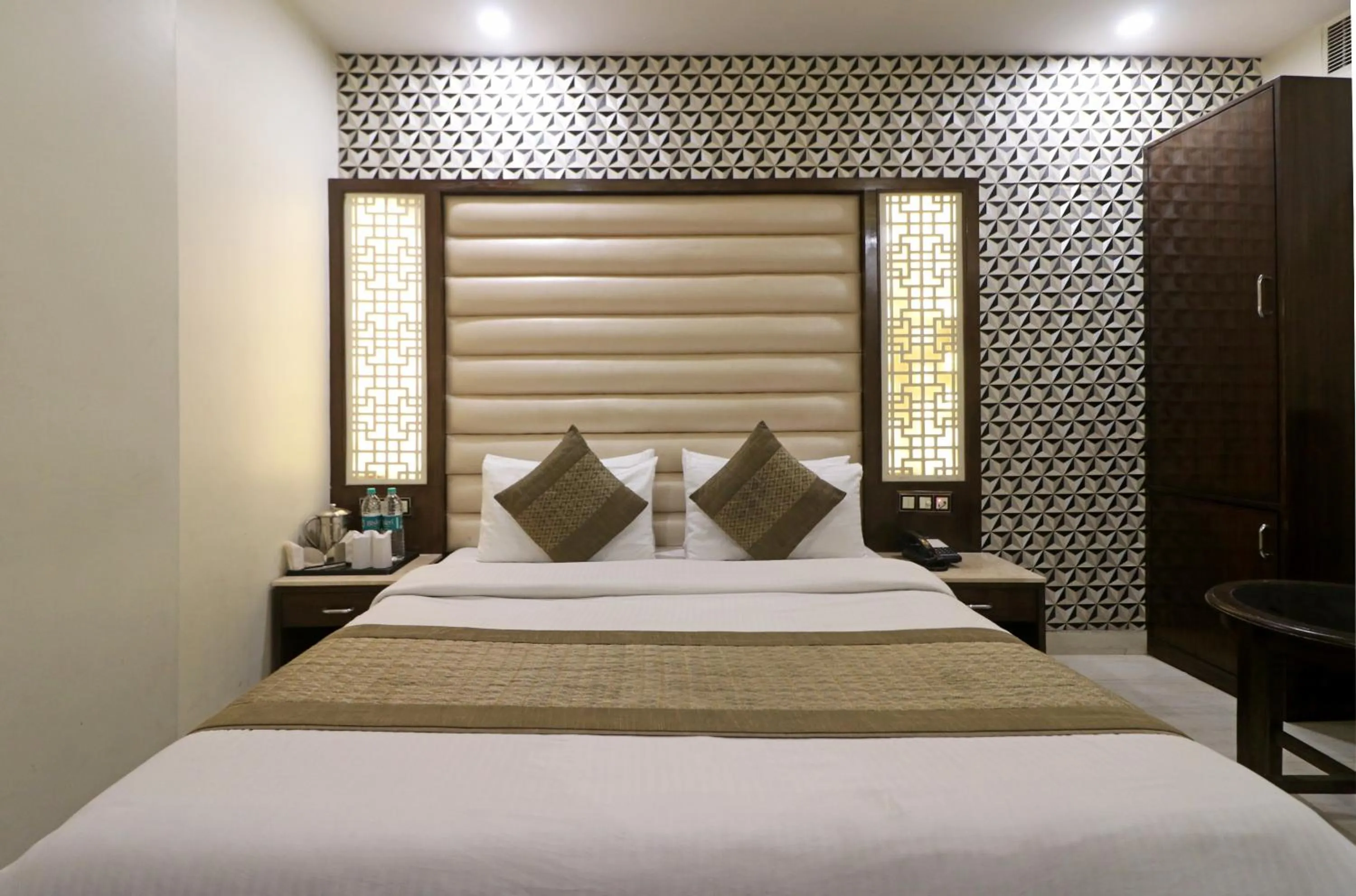 Bed in Hotel Mannat international by Mannat
