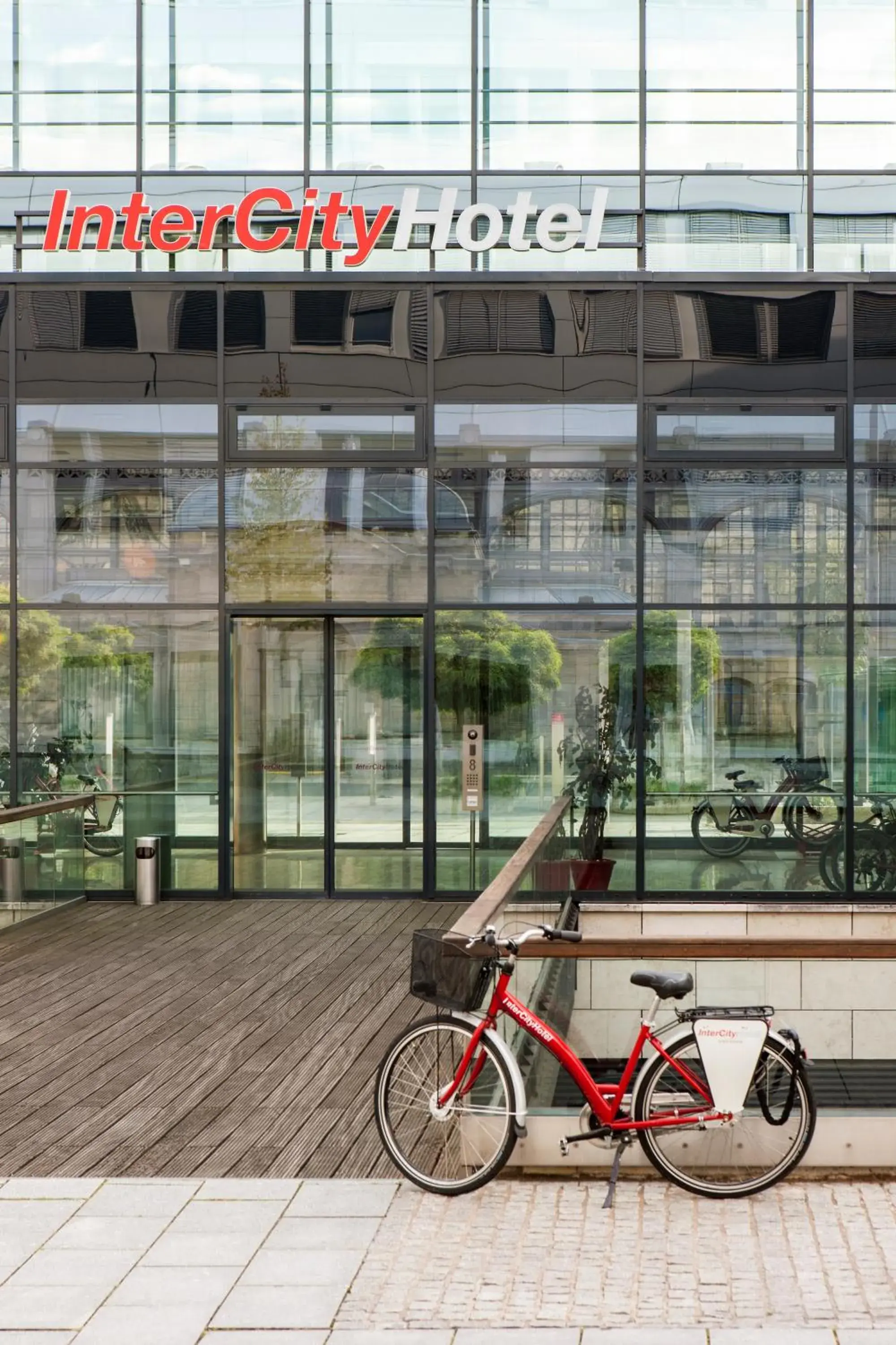 Facade/entrance in IntercityHotel Dresden Facade/entrance in IntercityHotel Dresden