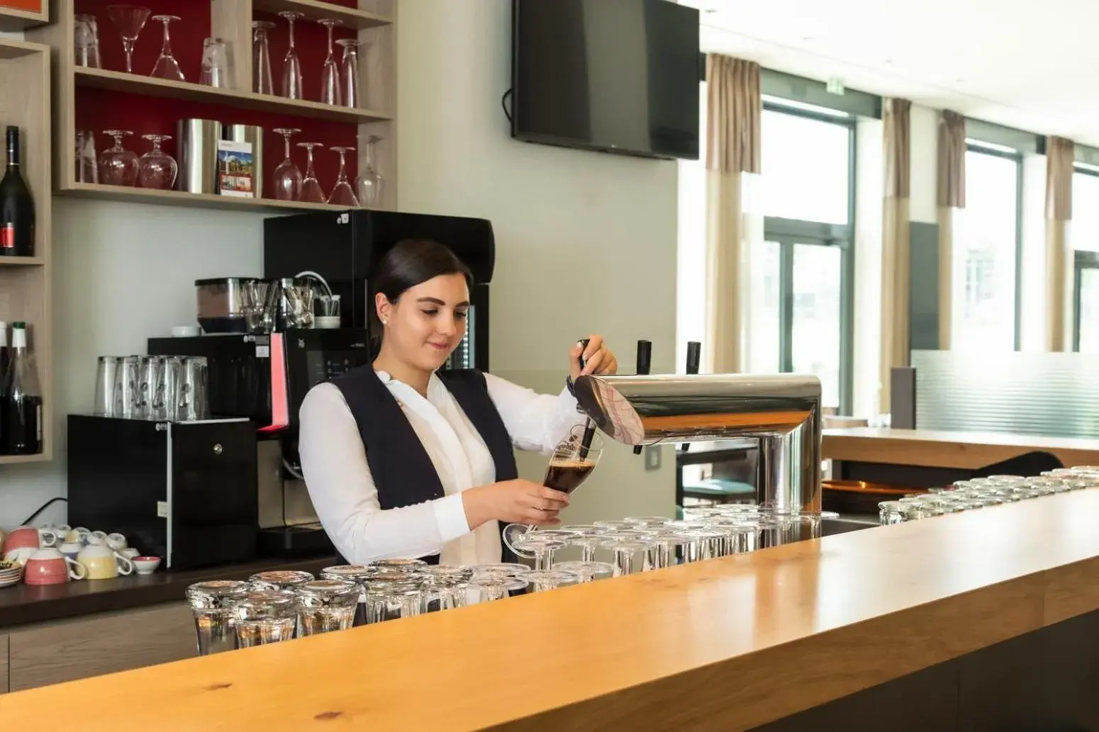 Lounge or bar in IntercityHotel Dresden Lounge or bar in IntercityHotel Dresden