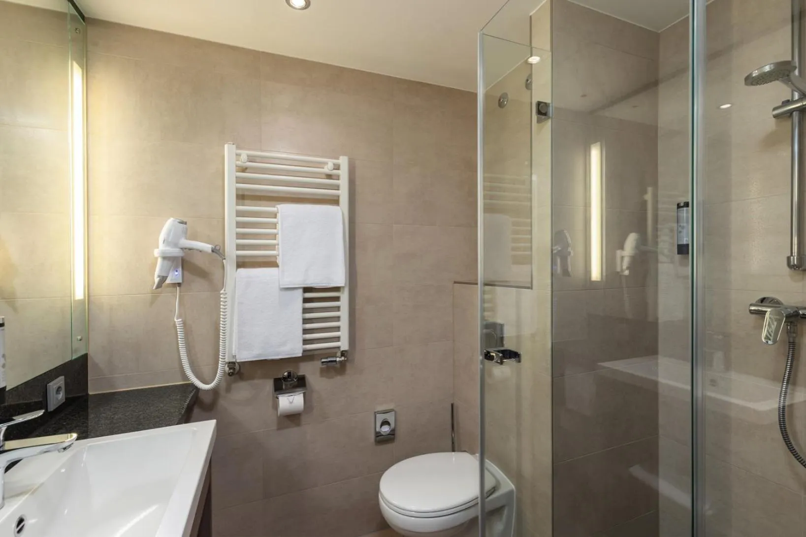 Bathroom in IntercityHotel Dresden