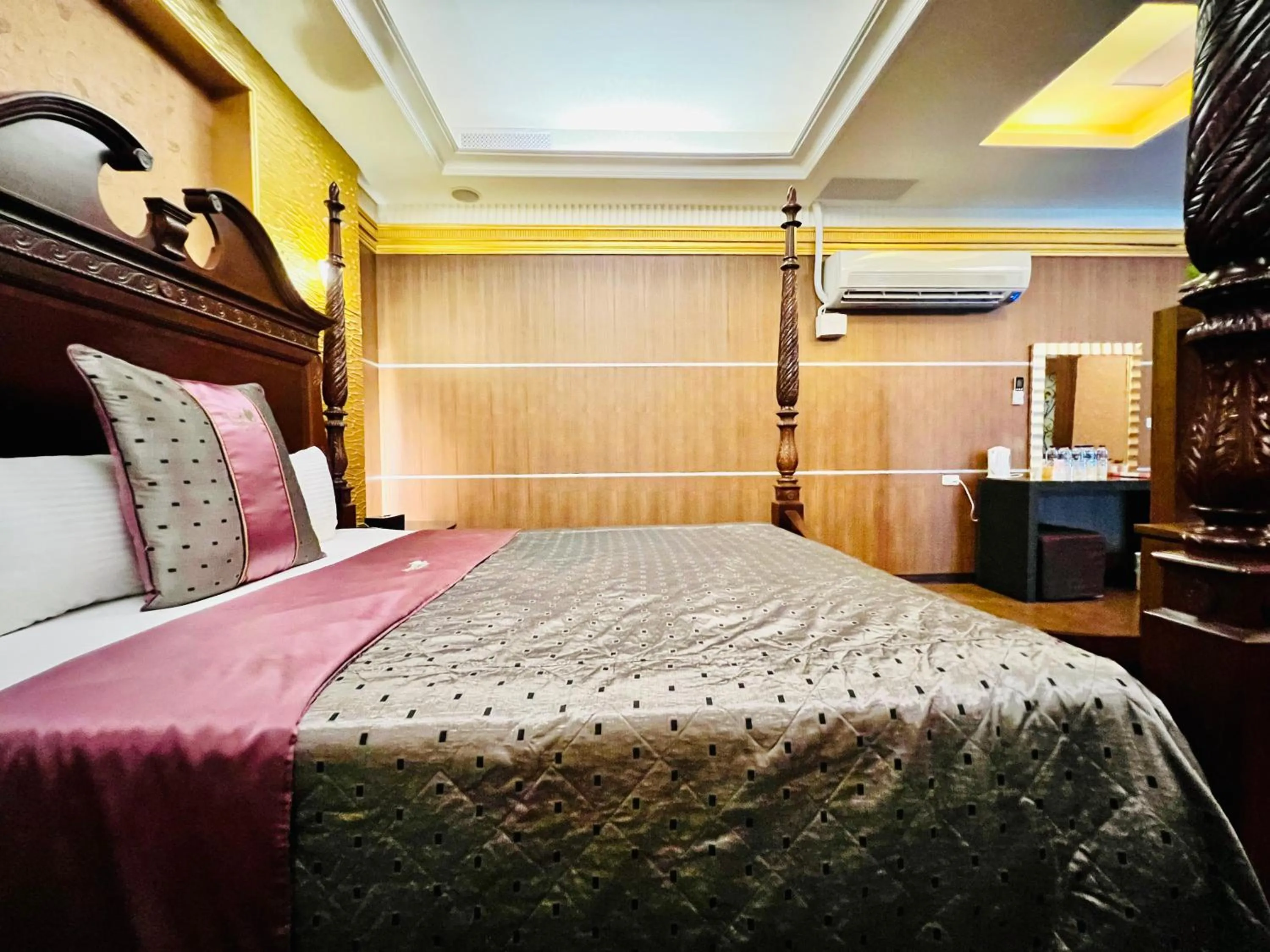 Bedroom, Bed in Motel Fabulous