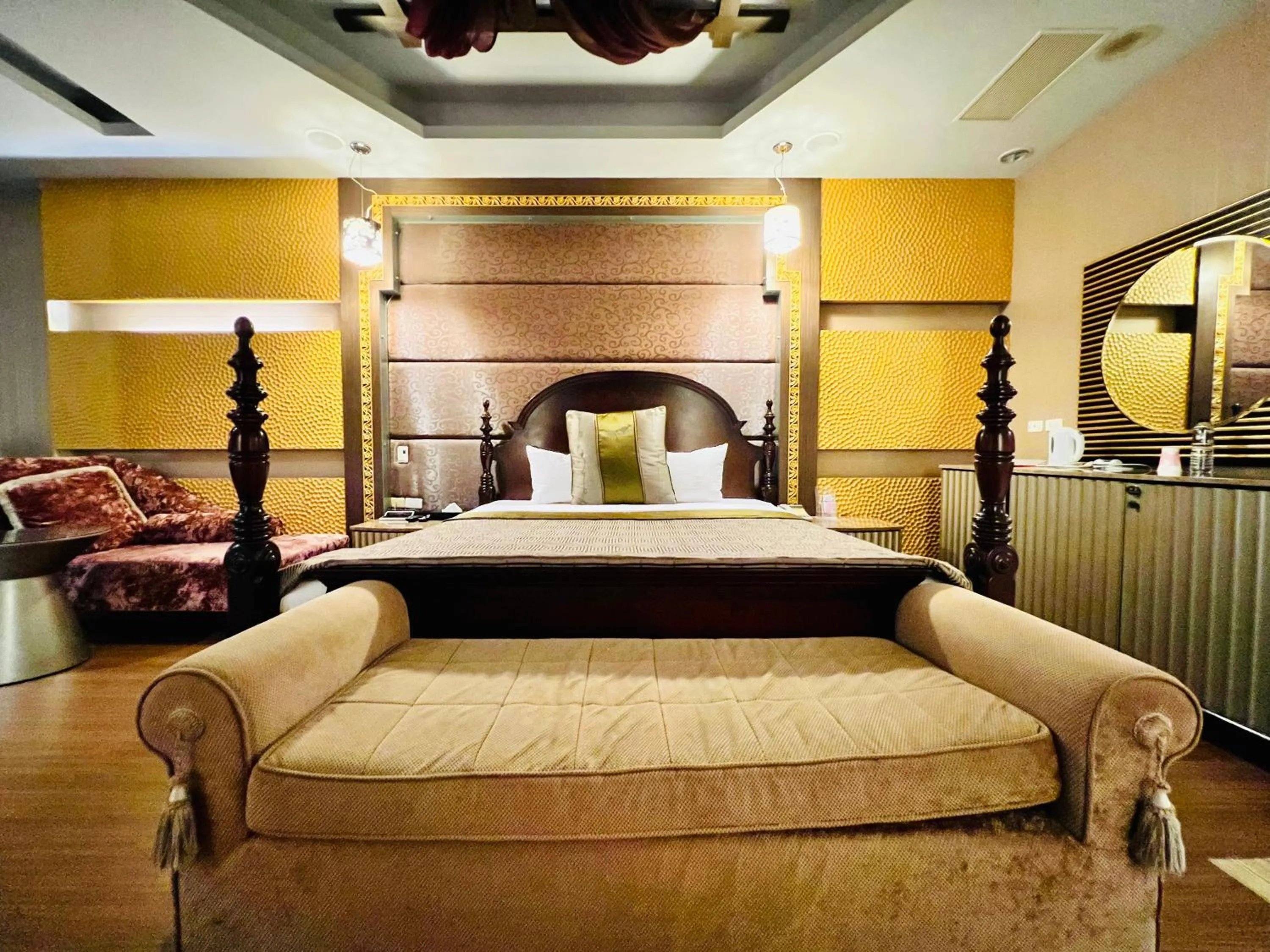 Bedroom, Bed in Motel Fabulous