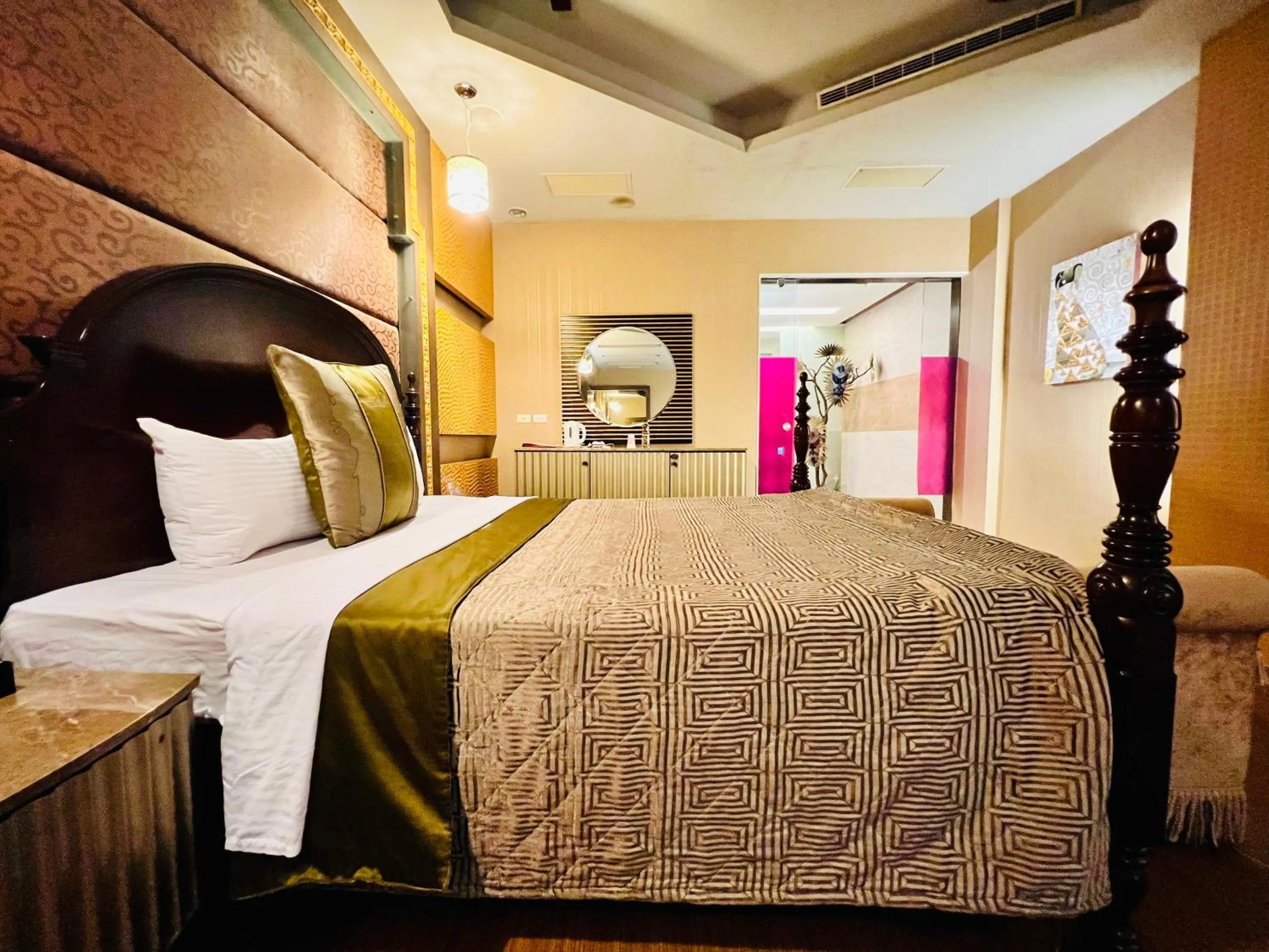 Bedroom, Bed in Motel Fabulous