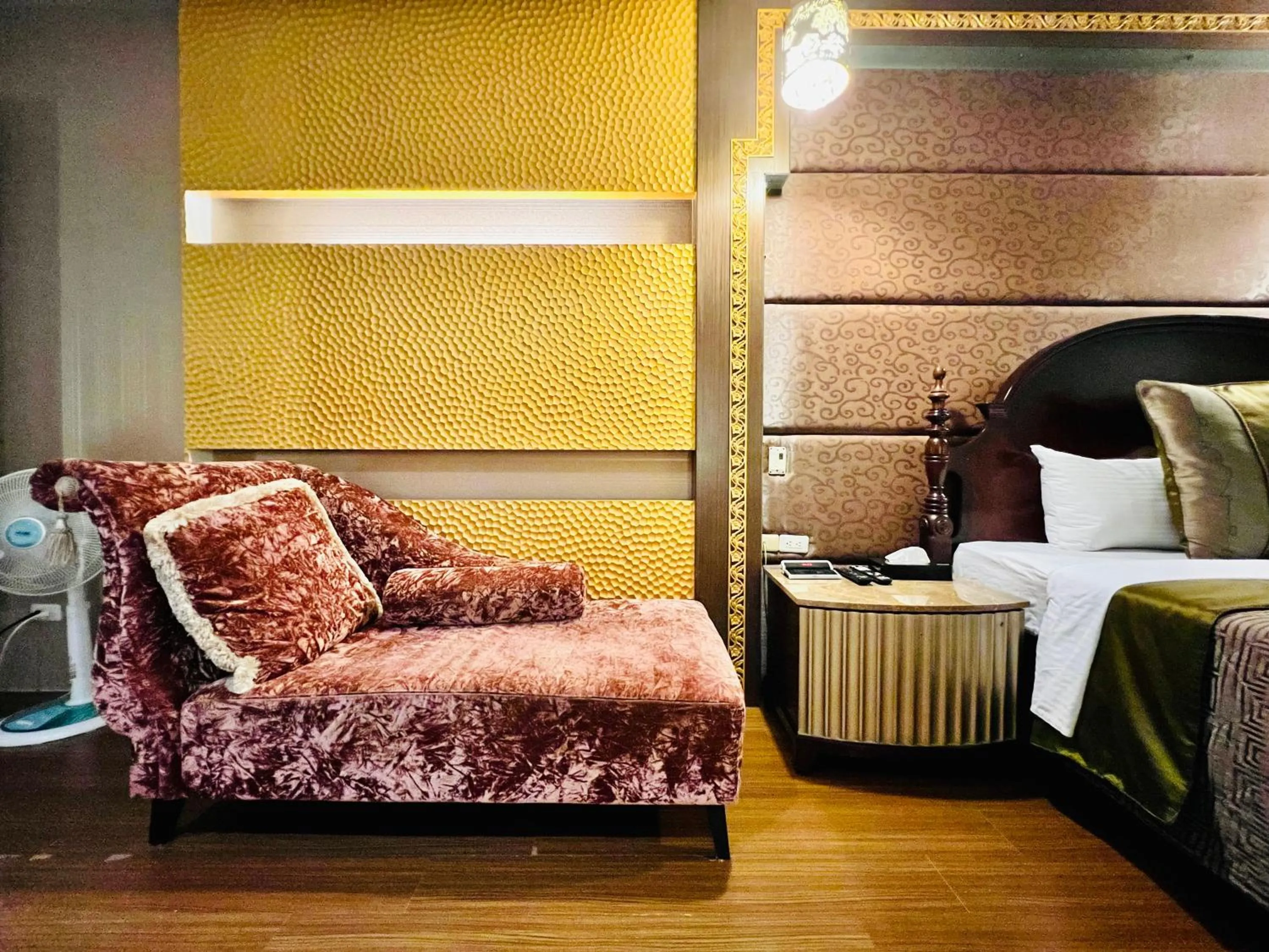 Bedroom, Bed in Motel Fabulous