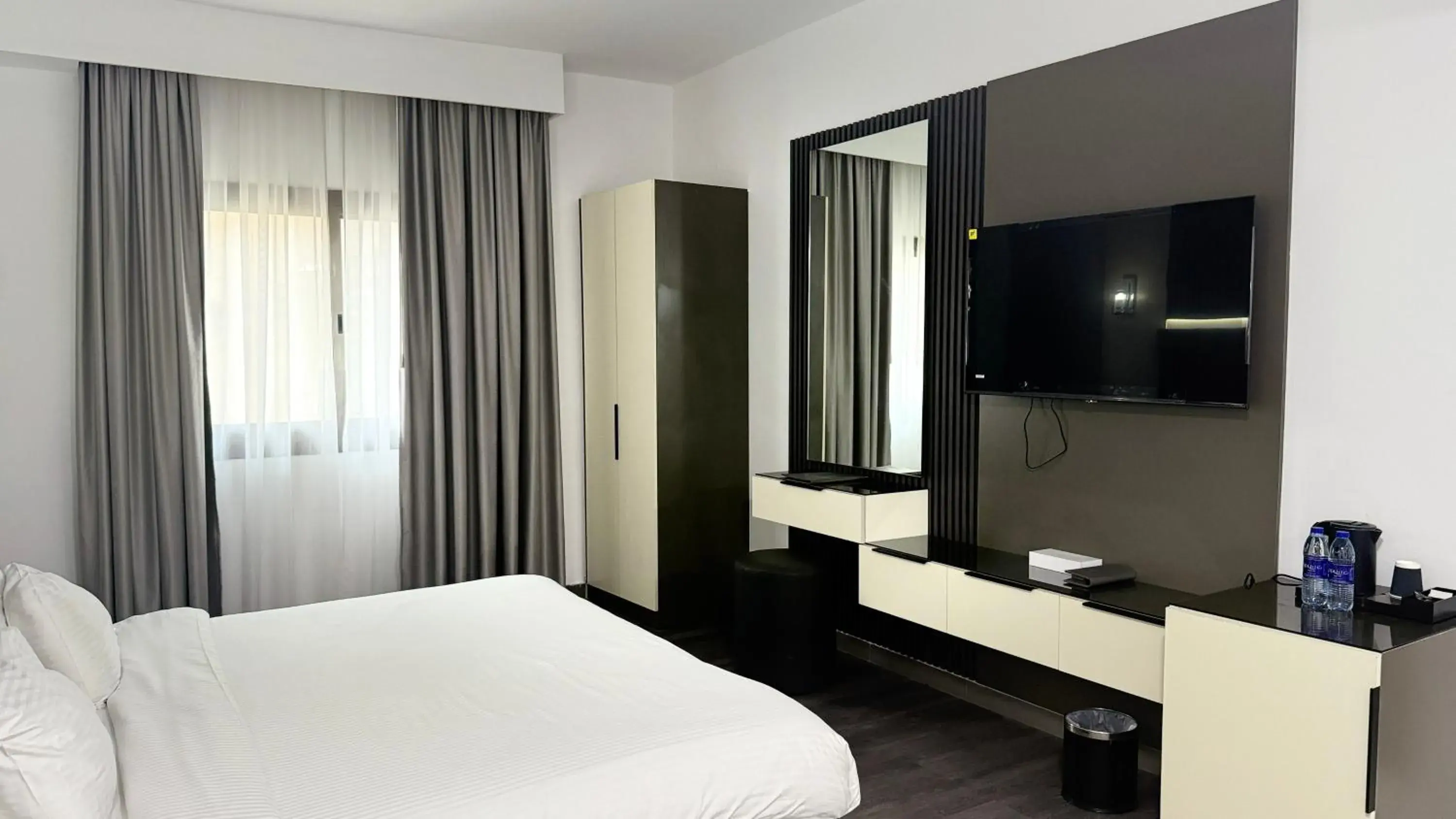 TV and multimedia, Bed in Palette Sharjah Aparthotel formerly Royal Tulip TV and multimedia, Bed in Palette Sharjah Aparthotel formerly Royal Tulip