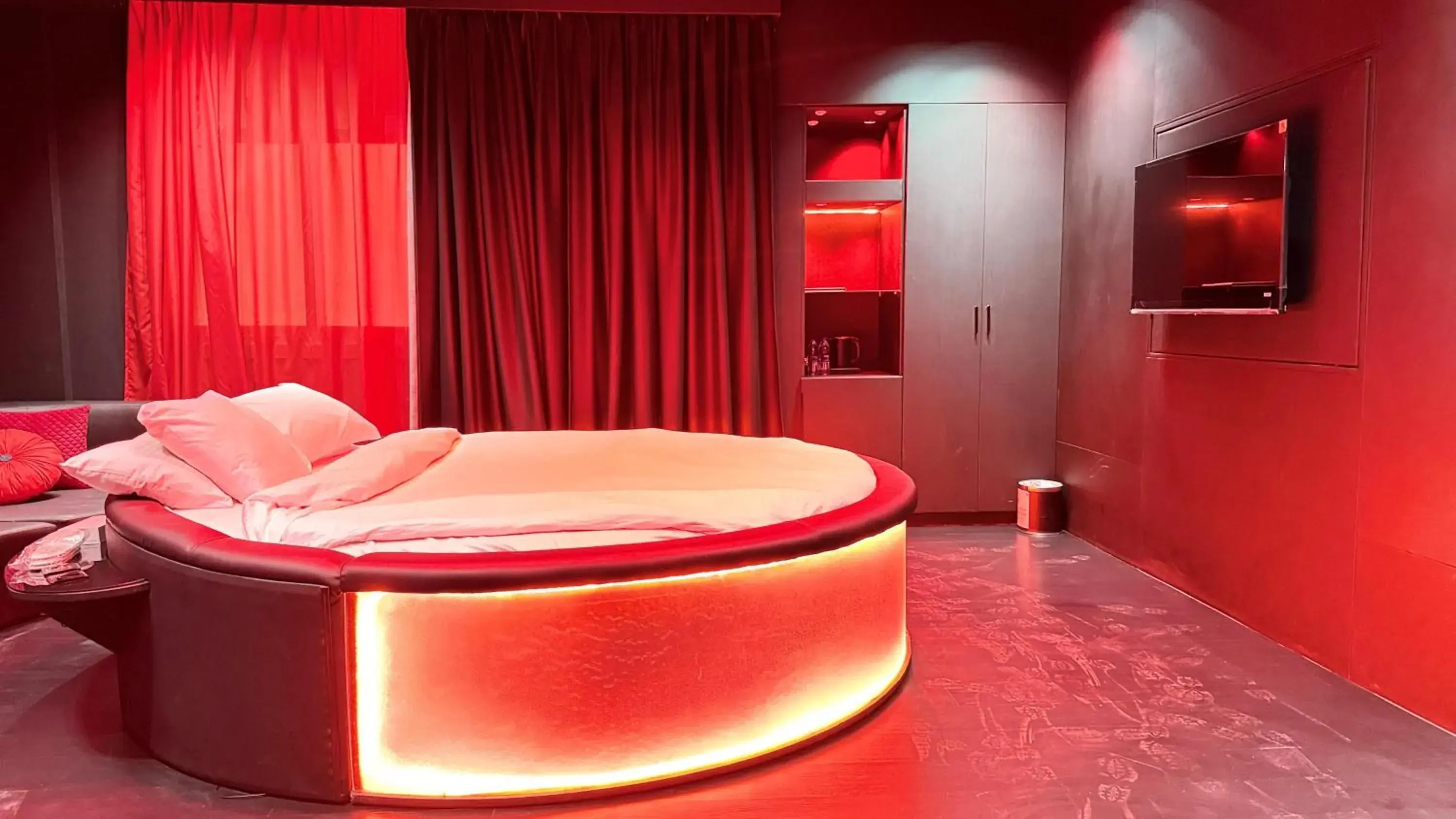 Photo of the whole room, Bed in Palette Sharjah Aparthotel formerly Royal Tulip Photo of the whole room, Bed in Palette Sharjah Aparthotel formerly Royal Tulip