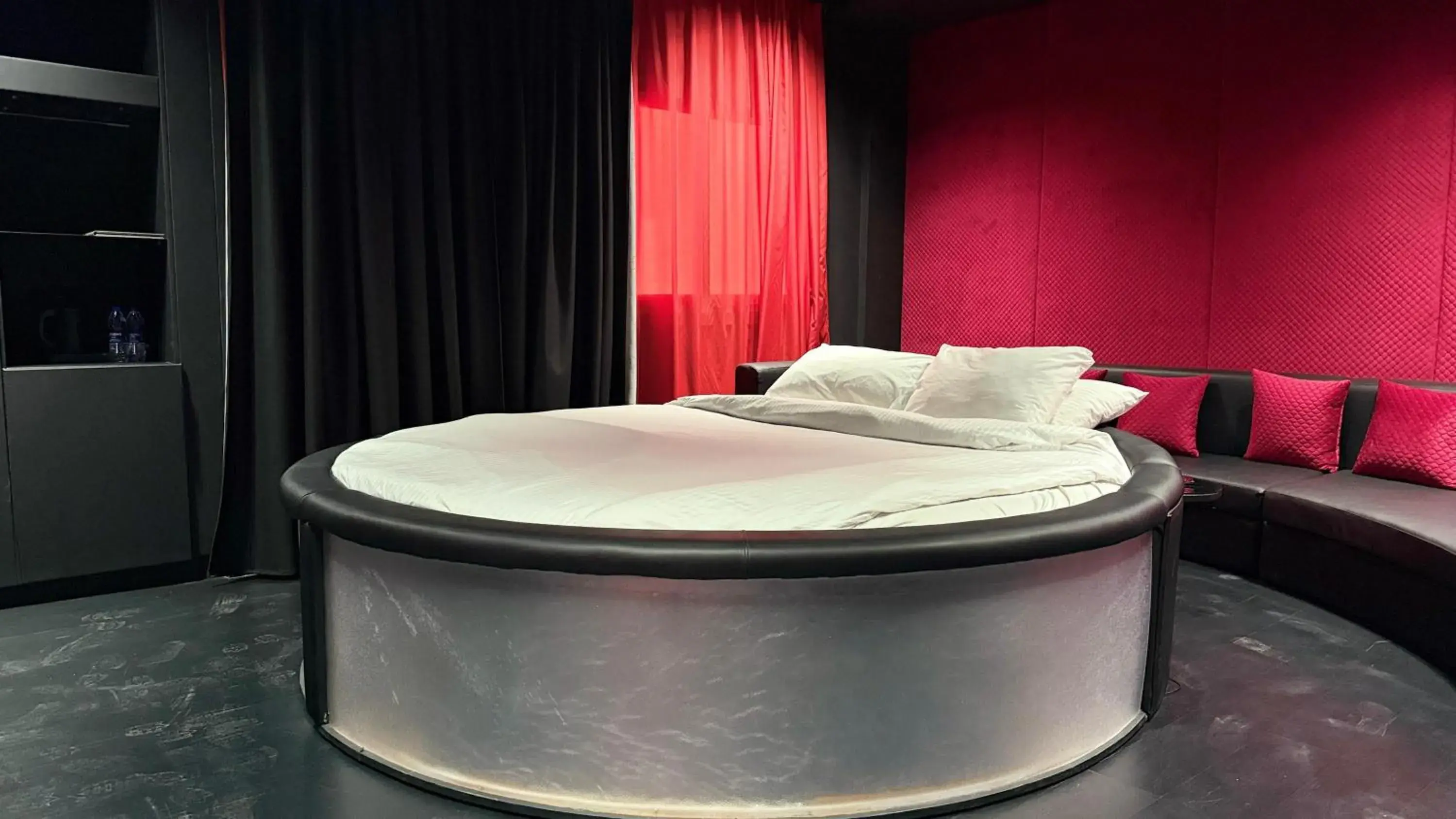 Photo of the whole room, Bed in Palette Sharjah Aparthotel formerly Royal Tulip Photo of the whole room, Bed in Palette Sharjah Aparthotel formerly Royal Tulip