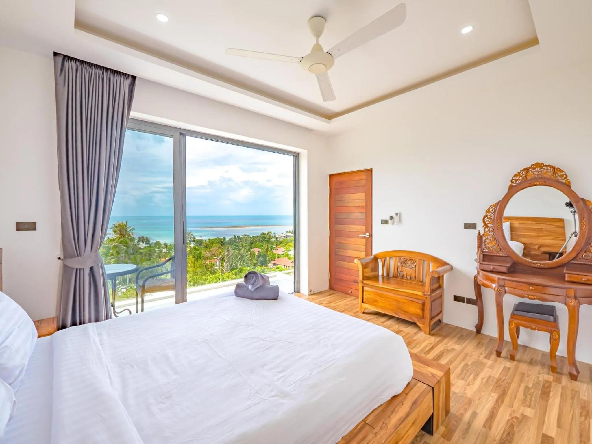 Photo of the whole room, Bed in Villas Reef View Garden