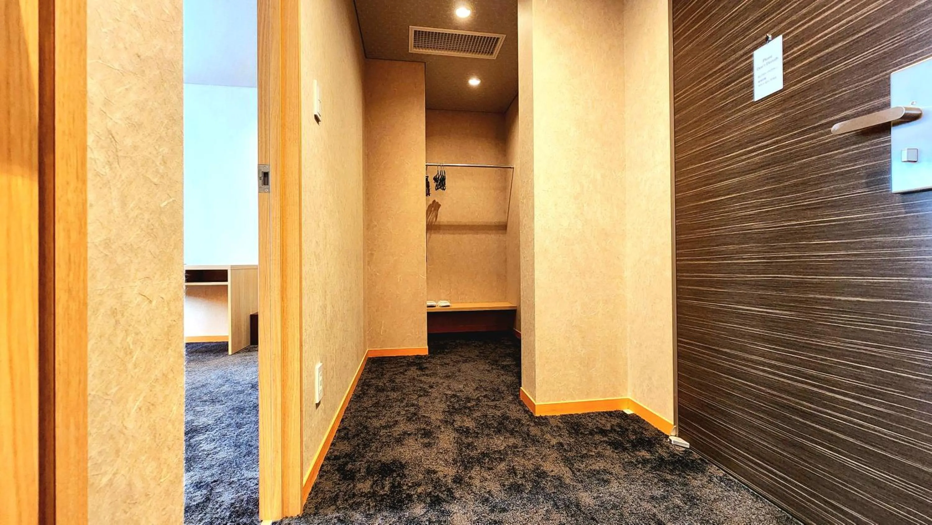 wardrobe in ひがし茶屋街らしく金沢 Hotel Rashiku kanazawa