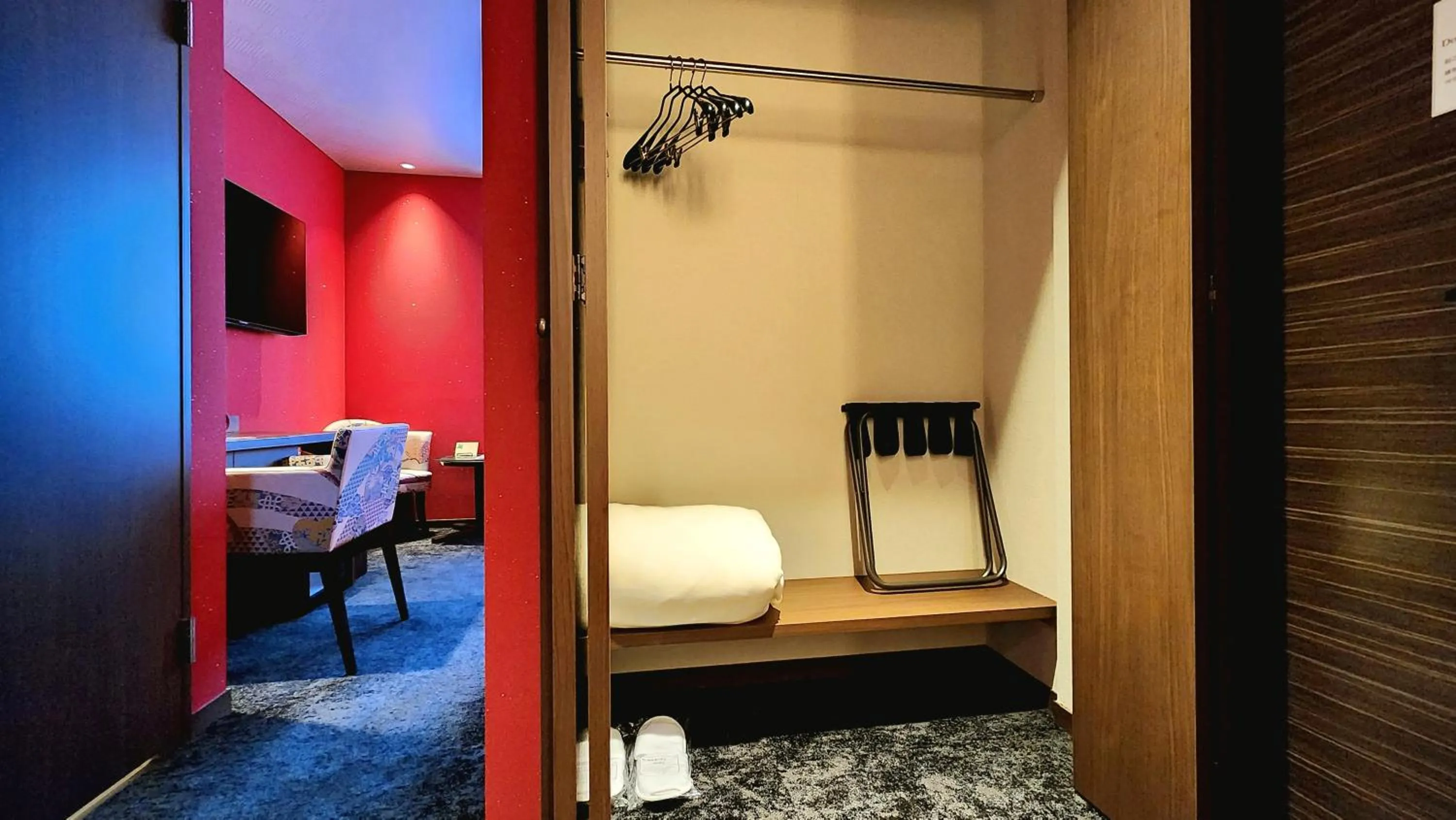 wardrobe, Bed in ひがし茶屋街らしく金沢 Hotel Rashiku kanazawa