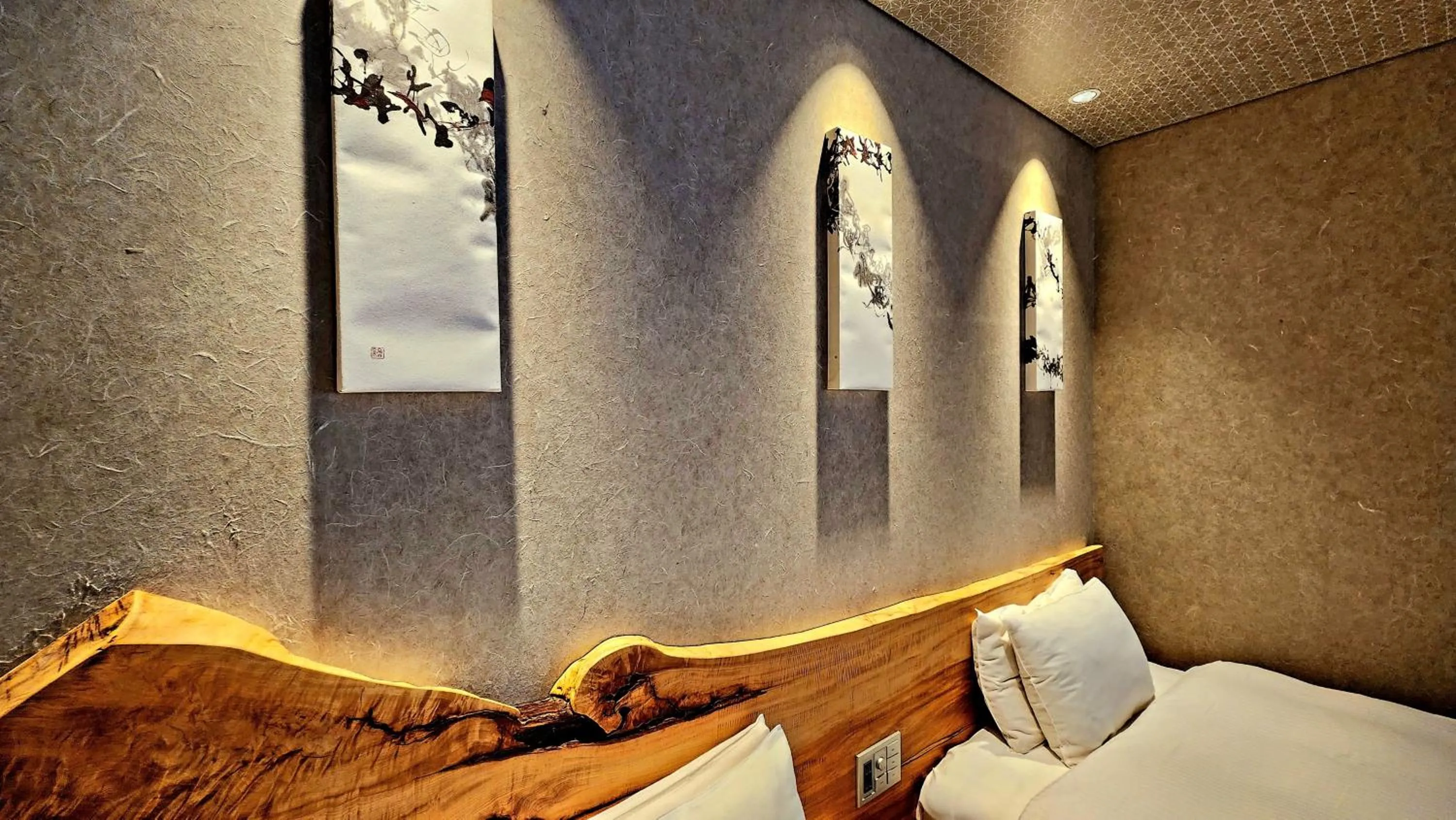 Decorative detail, Bed in ひがし茶屋街らしく金沢 Hotel Rashiku kanazawa