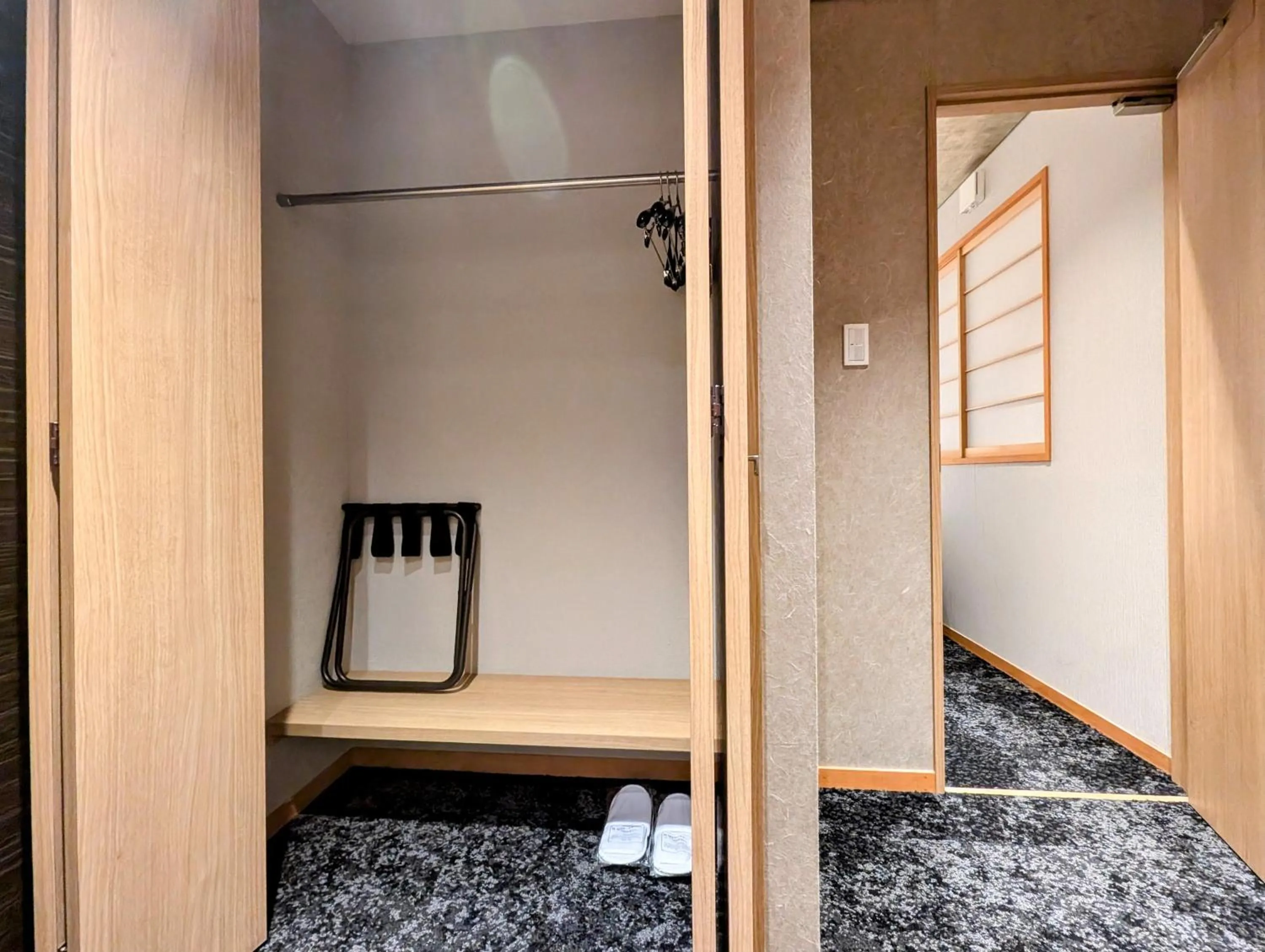 wardrobe in ひがし茶屋街らしく金沢 Hotel Rashiku kanazawa