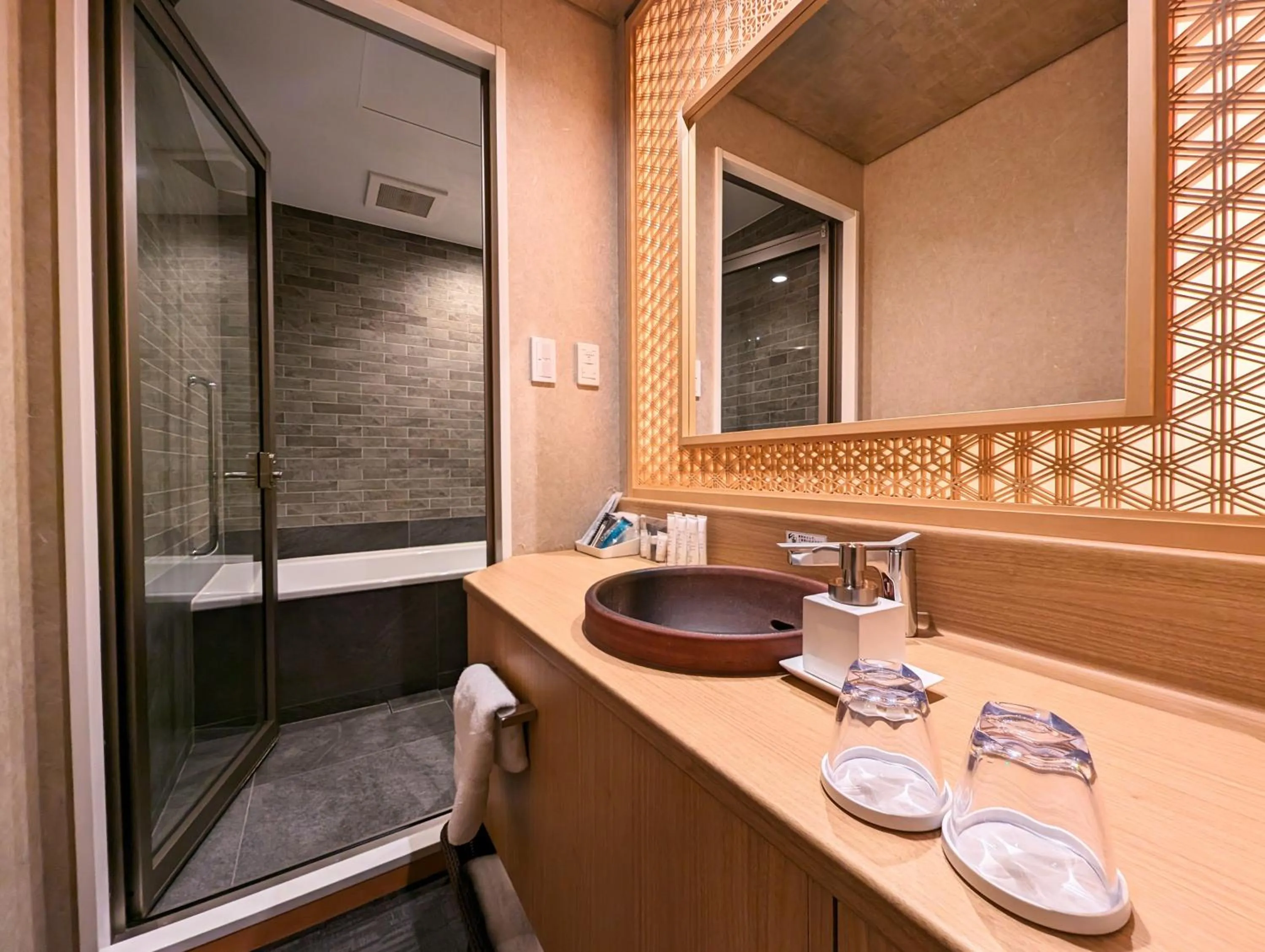 Bathroom in ひがし茶屋街らしく金沢 Hotel Rashiku kanazawa