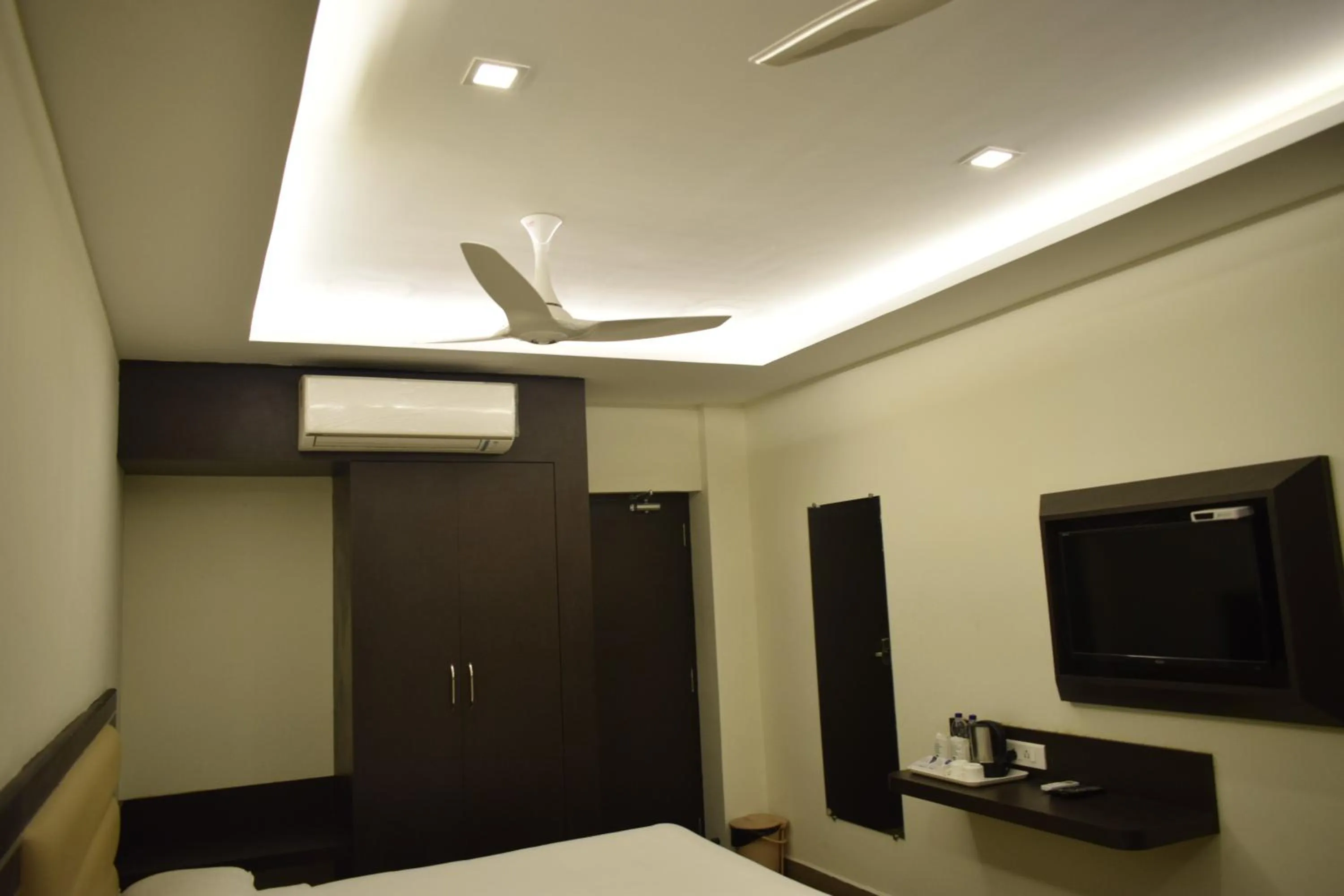 TV and multimedia in Golden Parrk