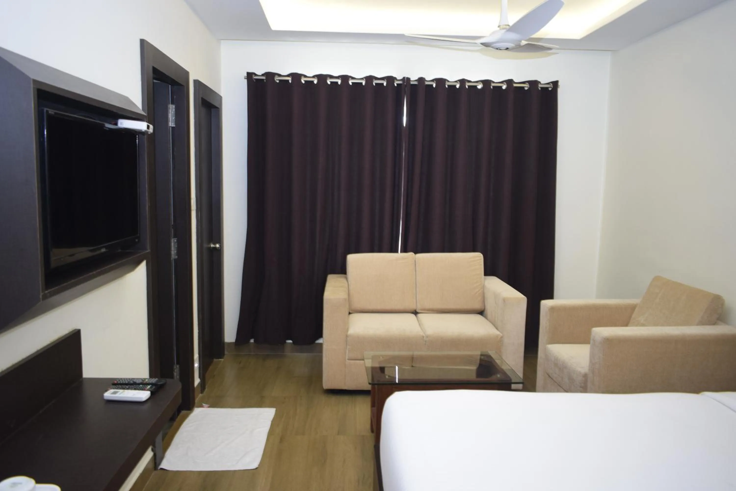 TV and multimedia in Golden Parrk