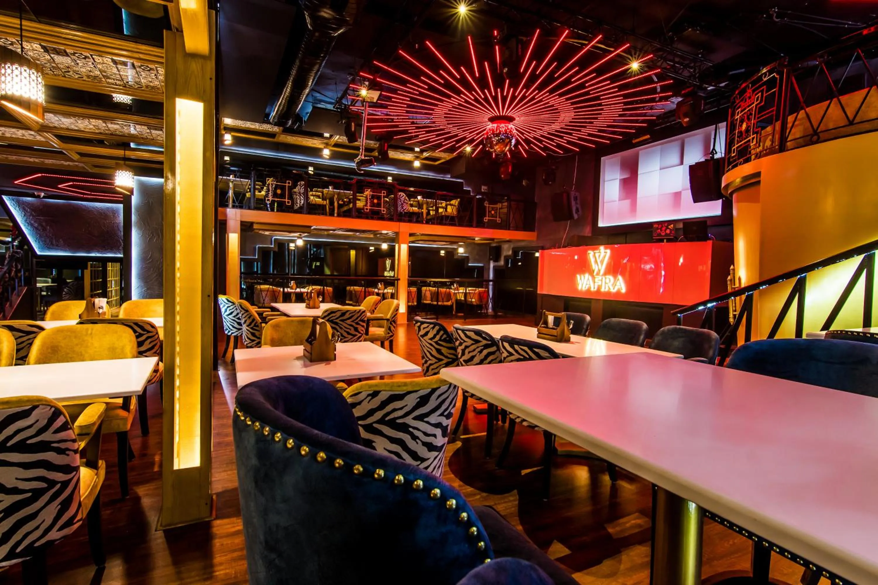 Restaurant/places to eat in Golden Parkk Hotel