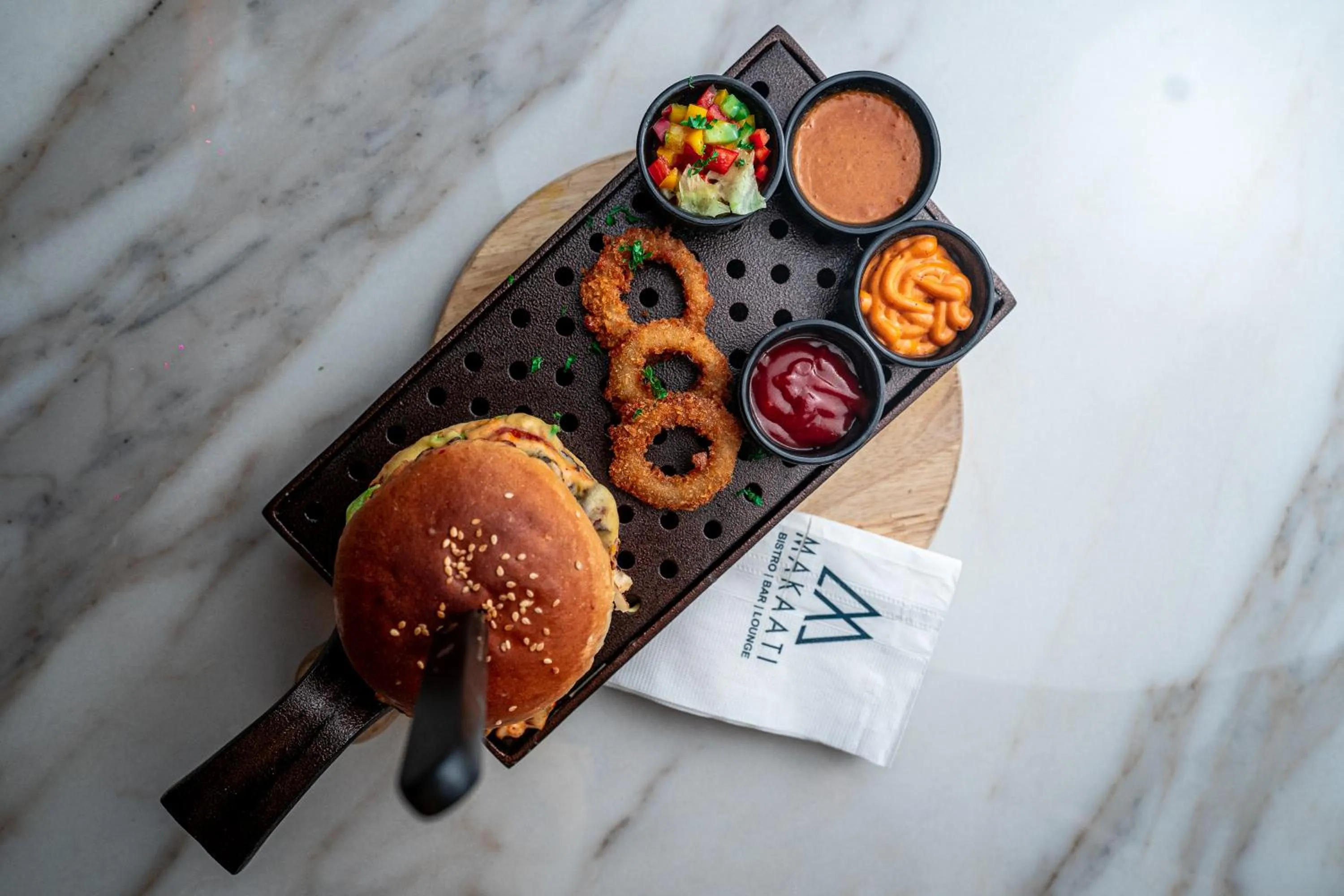 Restaurant/places to eat in Golden Parkk Hotel