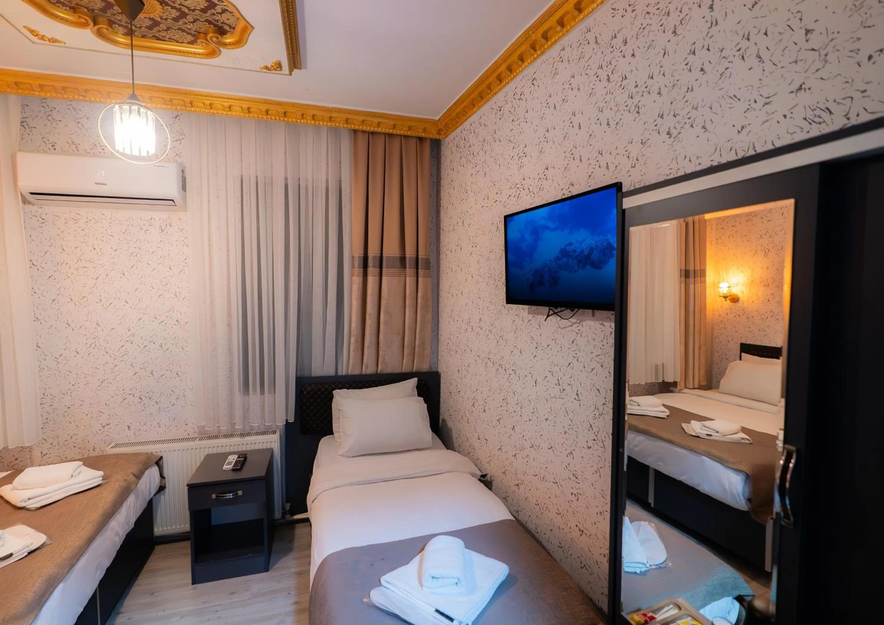 Communal lounge/ TV room, Bed in Golden Horn Park Hotel