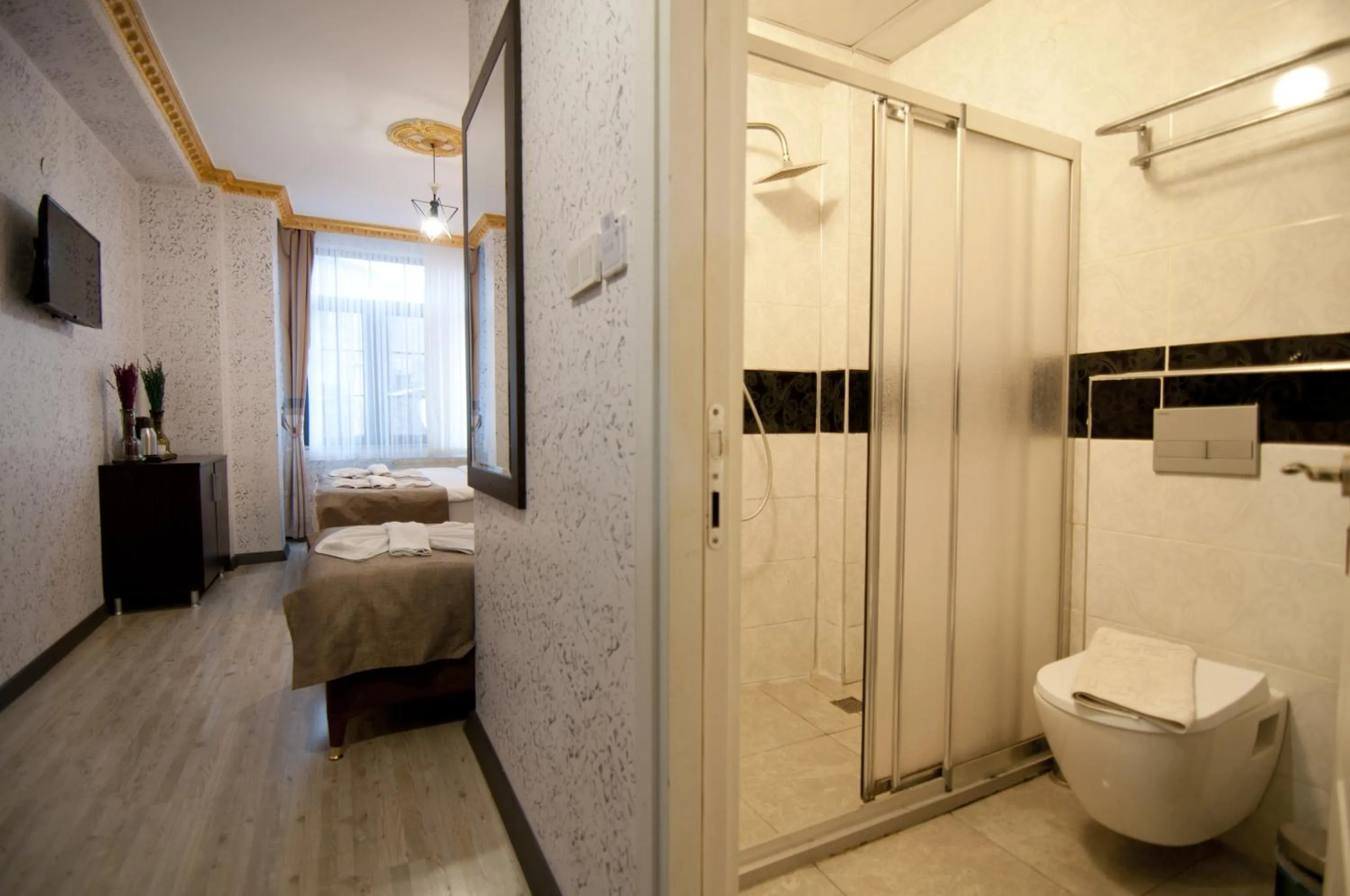 Shower, Bed in Golden Horn Park Hotel