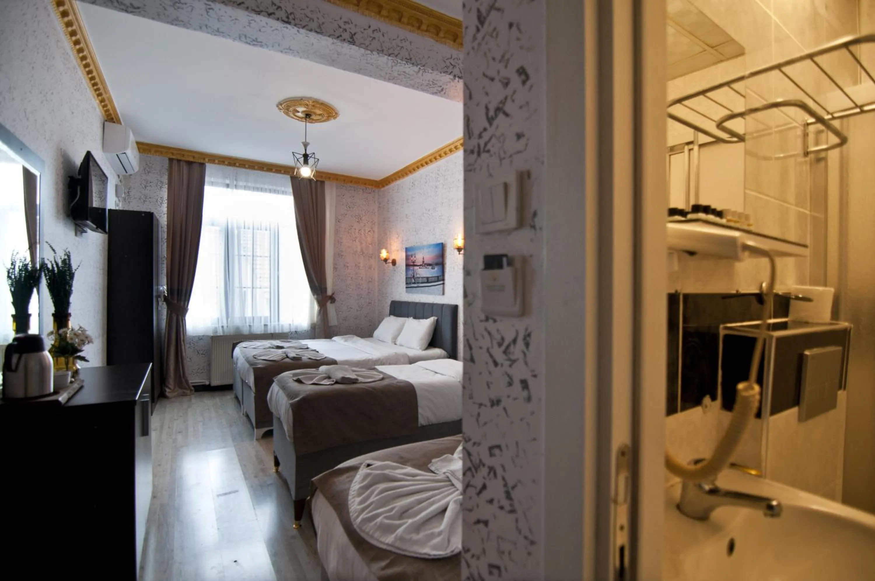 Shower, Bed in Golden Horn Park Hotel