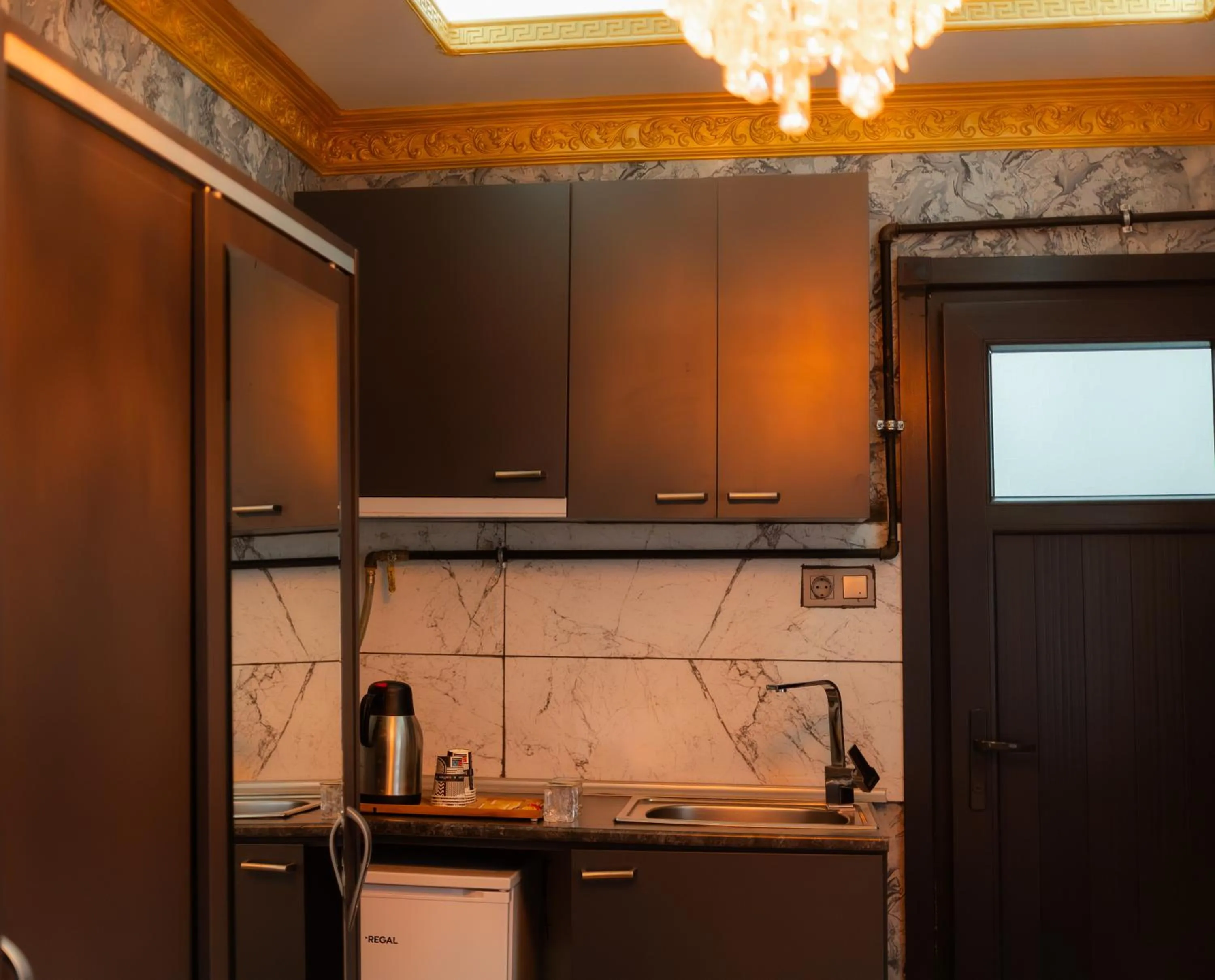 Kitchen or kitchenette in Golden Horn Park Hotel
