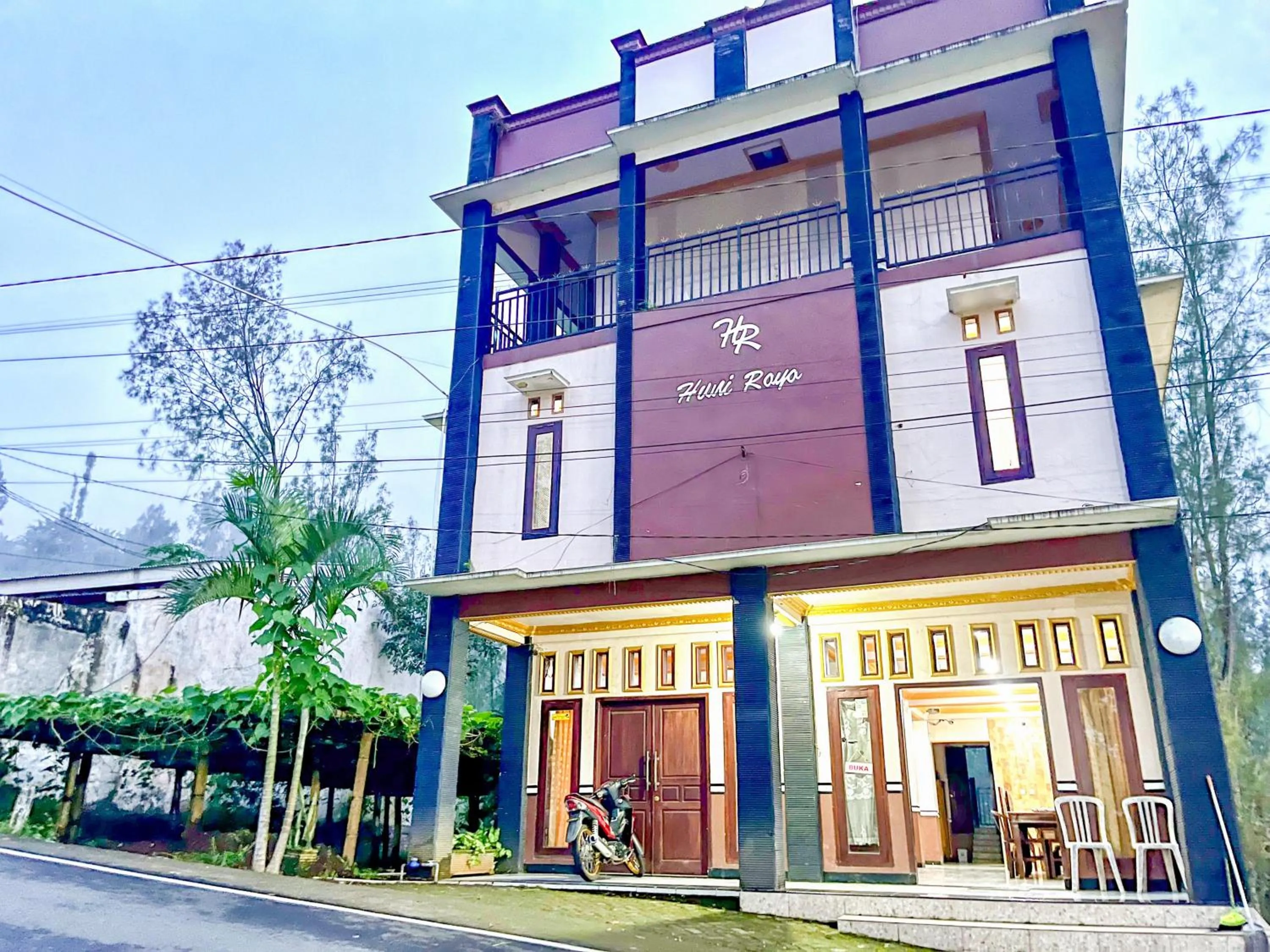 RedDoorz at Hotel Huni Raya Bromo