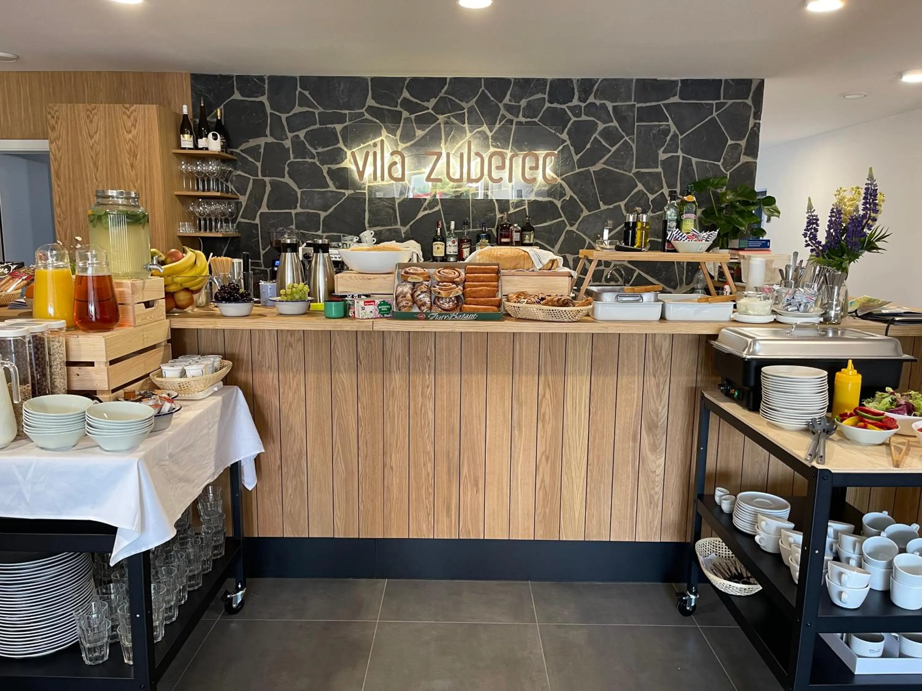 Buffet breakfast in Apartmán Vila Zuberec